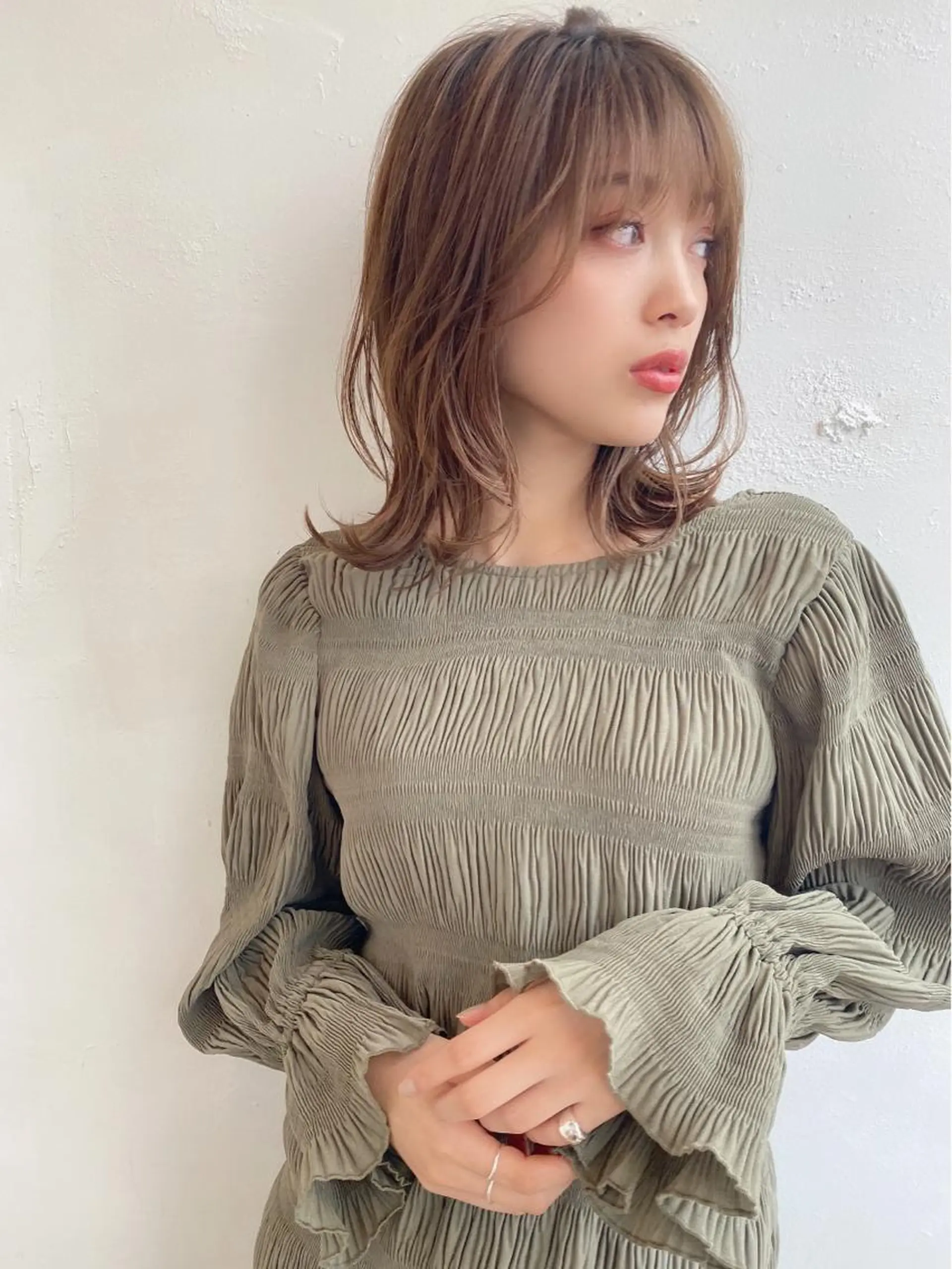 ミディアム くびれヘア 鎌倉 彩のヘアスタイル