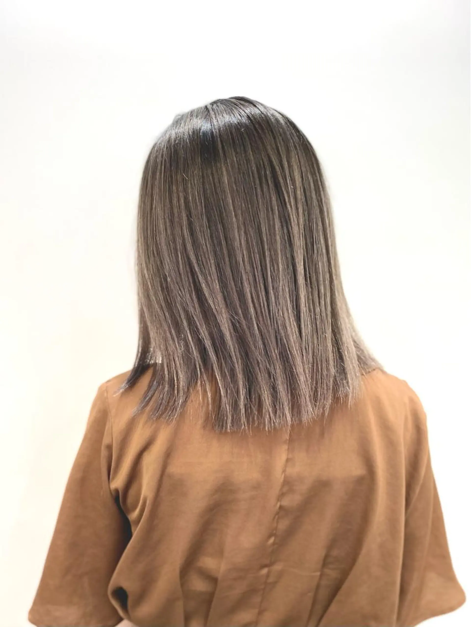 ミディアム ボブ opus 店長大和 レイヤー/赤み消しのヘアスタイル