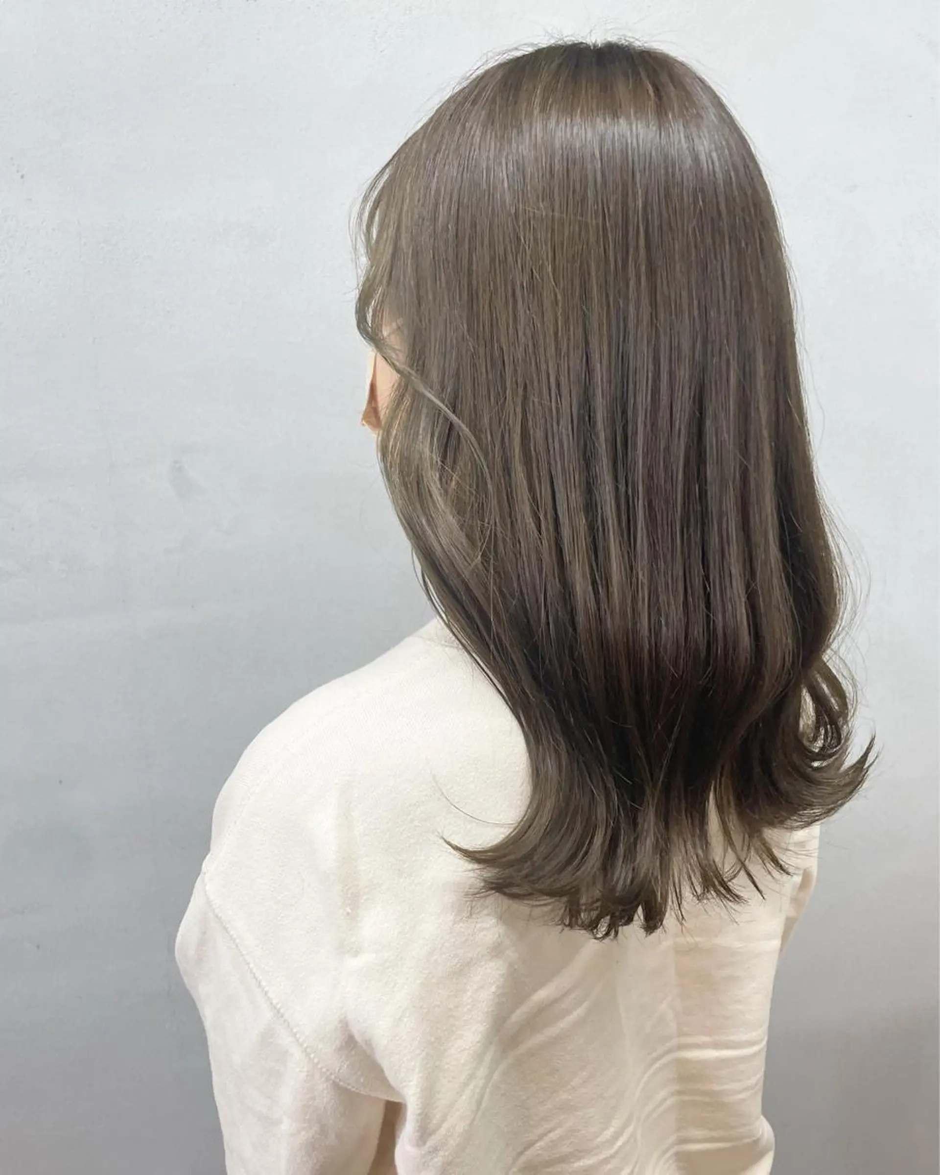 セミロング カラー ベージュカラー オリーブベージュ カット ヘアカラー 女性リピ90%🍨 🩷佐藤みずきのヘアスタイル