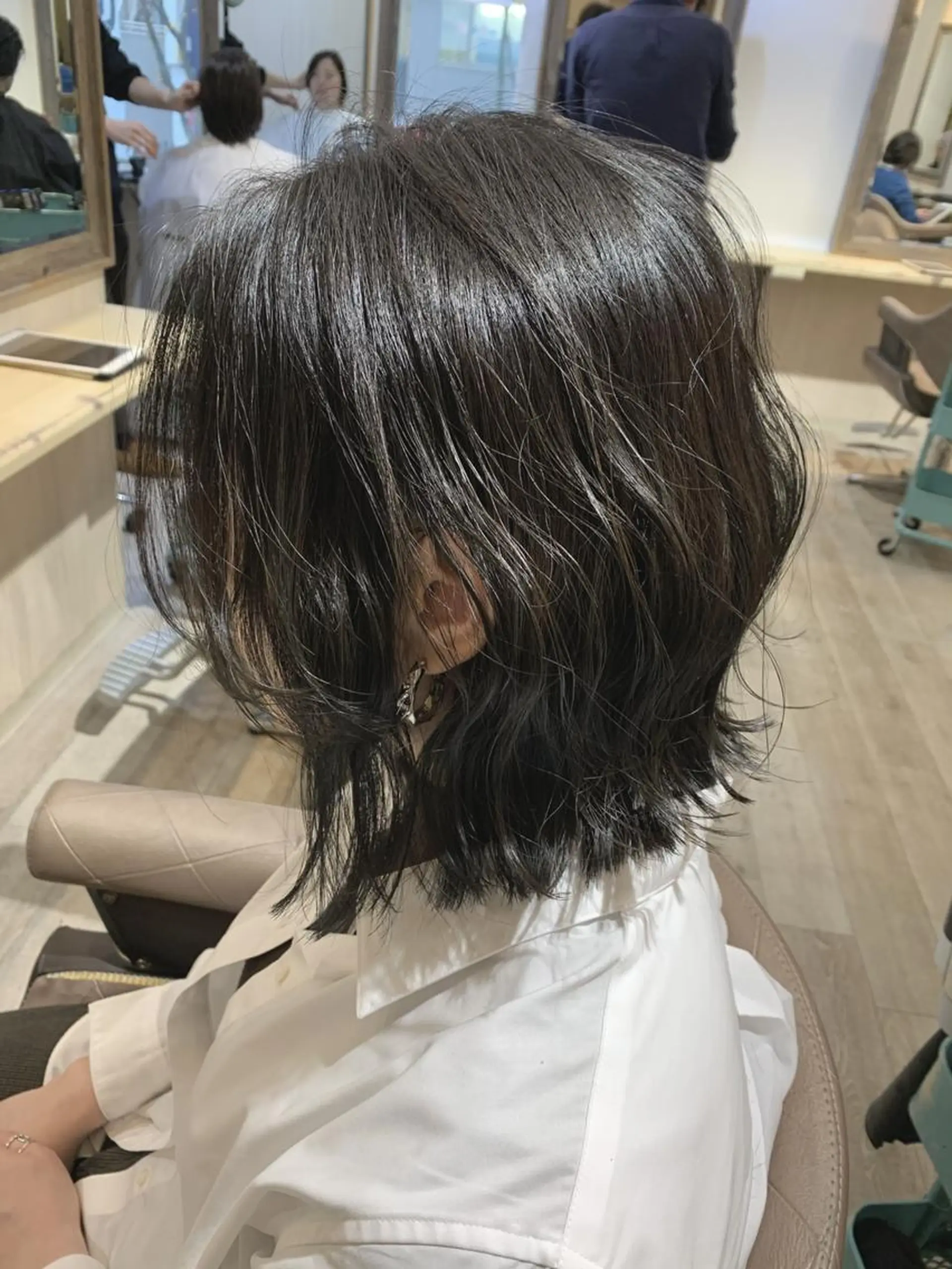 カラー 嶋村夏実🌼レイヤー 🌸白髪ぼかしのヘアスタイル