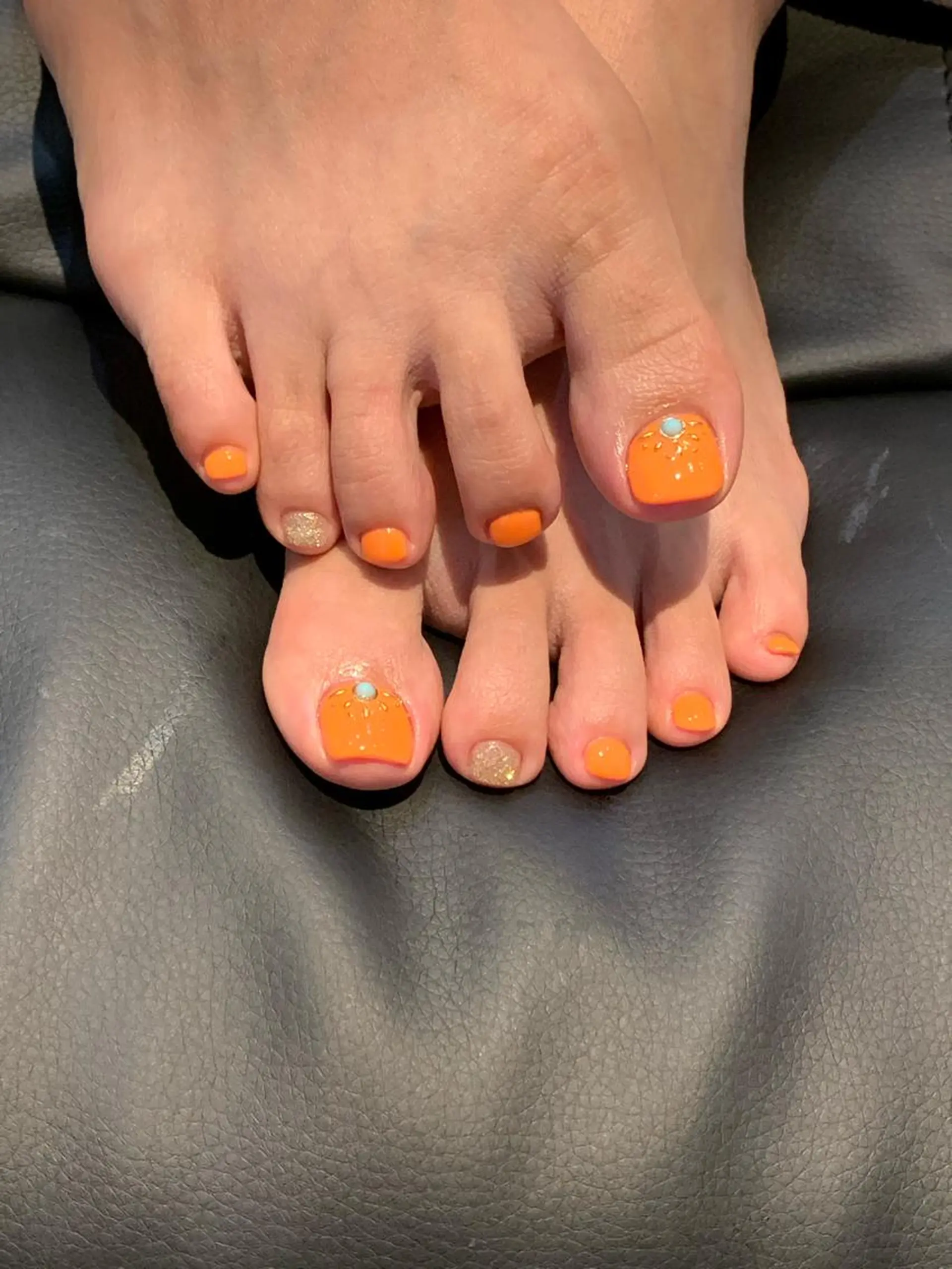 ネイル オレンジ フットネイル nail salonQulani巣鴨店所属・中原 暁音のネイルデザイン