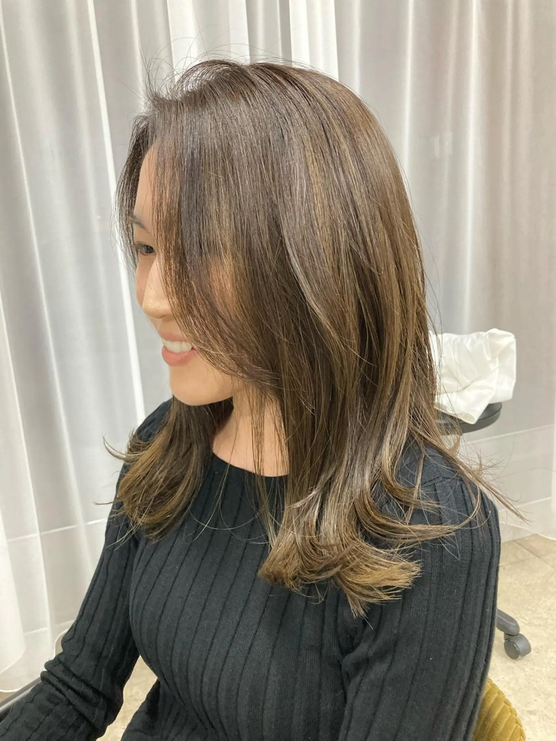 ミディアム カラー 🟢ウルフ／スパイラ ルパーマ／大西🟢のヘアスタイル