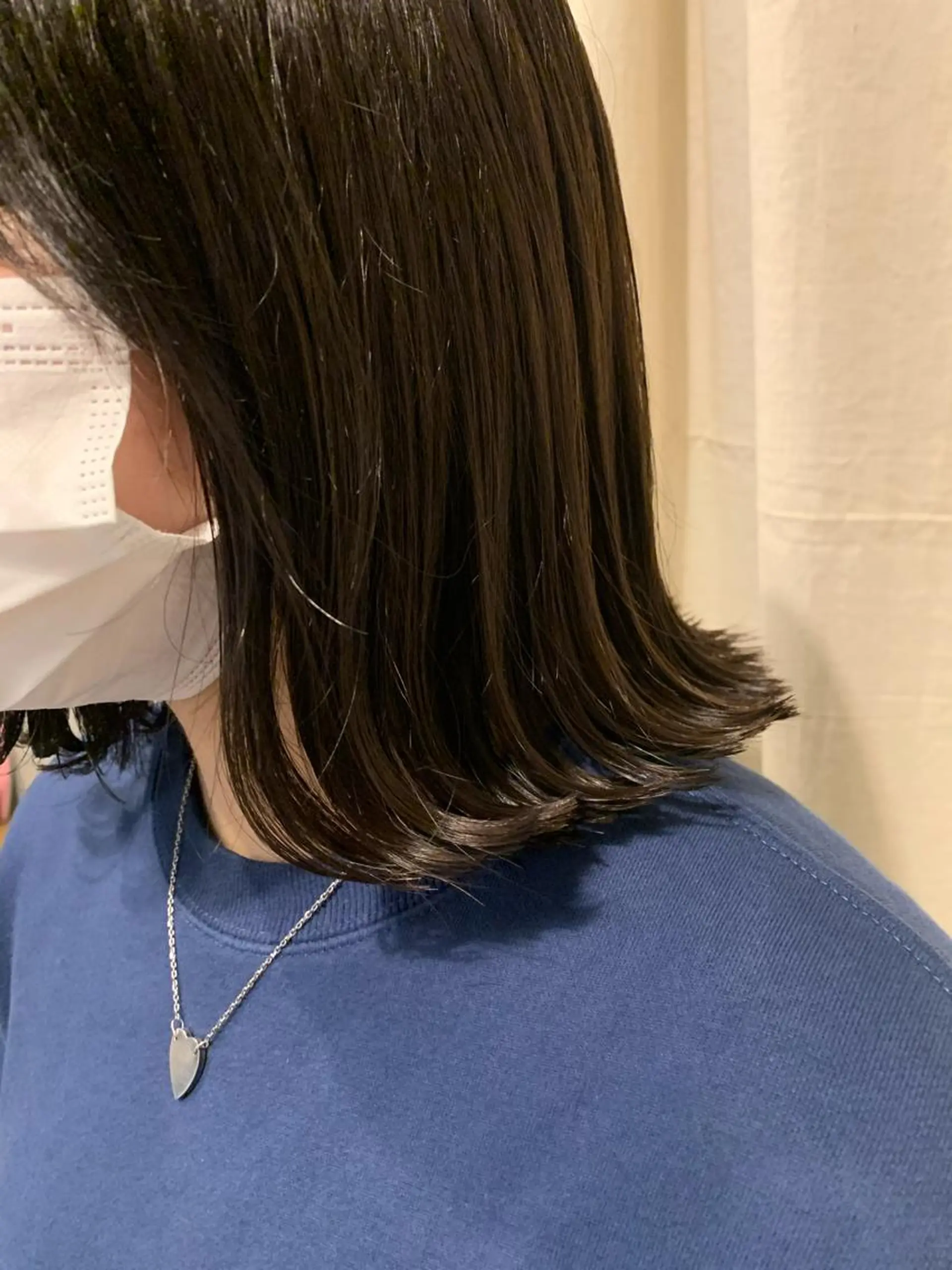 ミディアム 切りっぱなしロブ Asti blanche所属・ブリーチなしWカラー /地毛風/小林凪沙のヘアスタイル