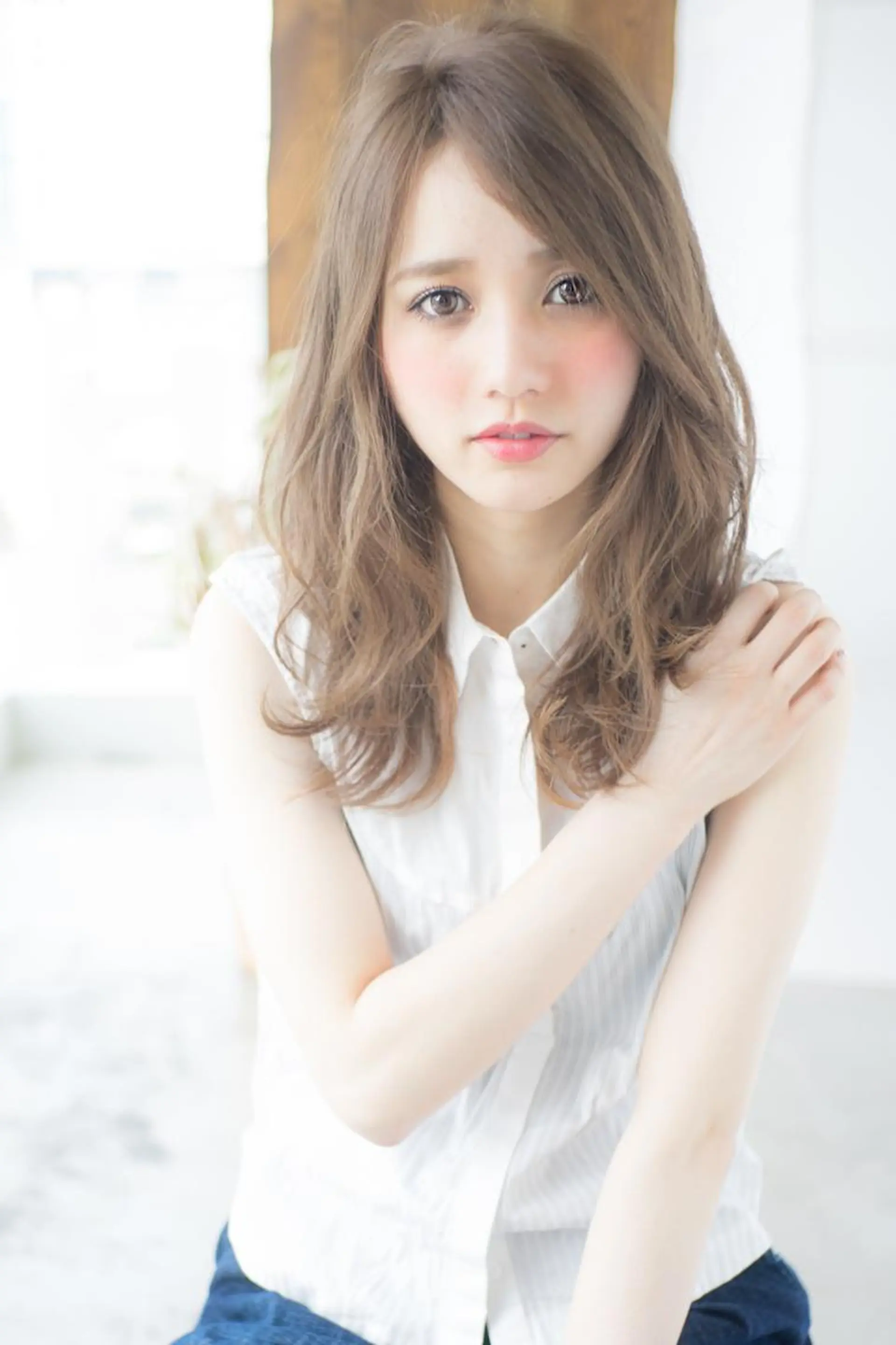 セミロング Soleriaソレリア所属・おしゃれ染めで白髪を 染める/山口玲緒奈のヘアスタイル