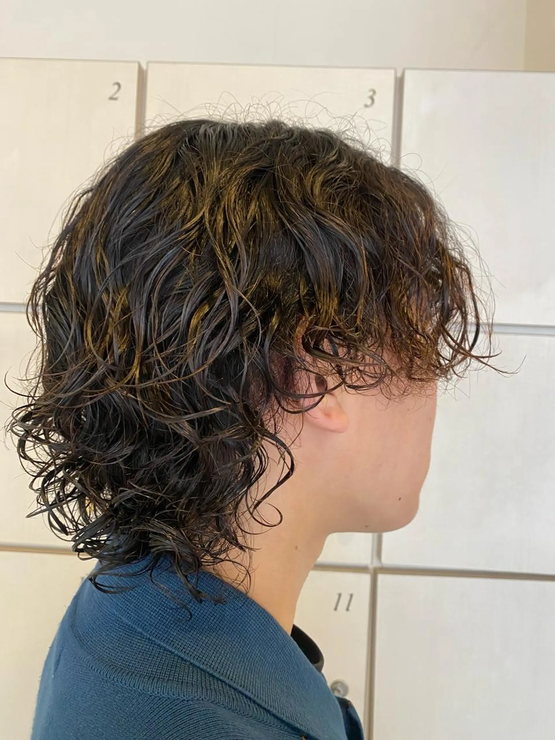 メンズ メンズパーマ メンズウルフカット ウルフカット カット パーマ 岡田 奈々のヘアスタイル