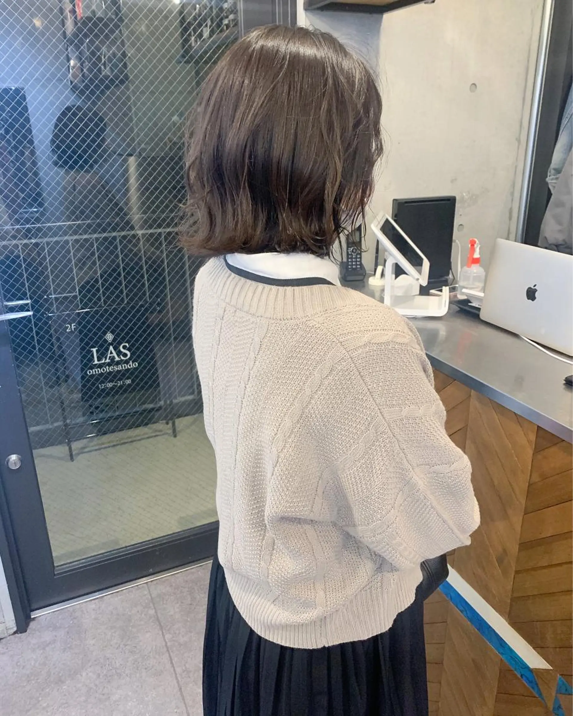 ショート カラー 透明感カラー グレージュ 柔らかブラウン/顔周 りレイヤー♡ユウシのヘアスタイル