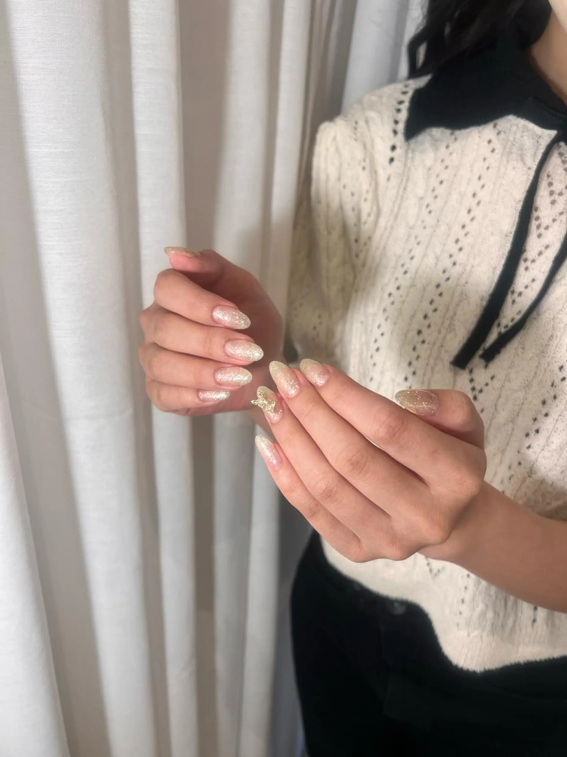 ミディアム ネイル ハンドネイル each所属・𝐞𝐚𝐜𝐡 nanami🩰のネイルデザイン