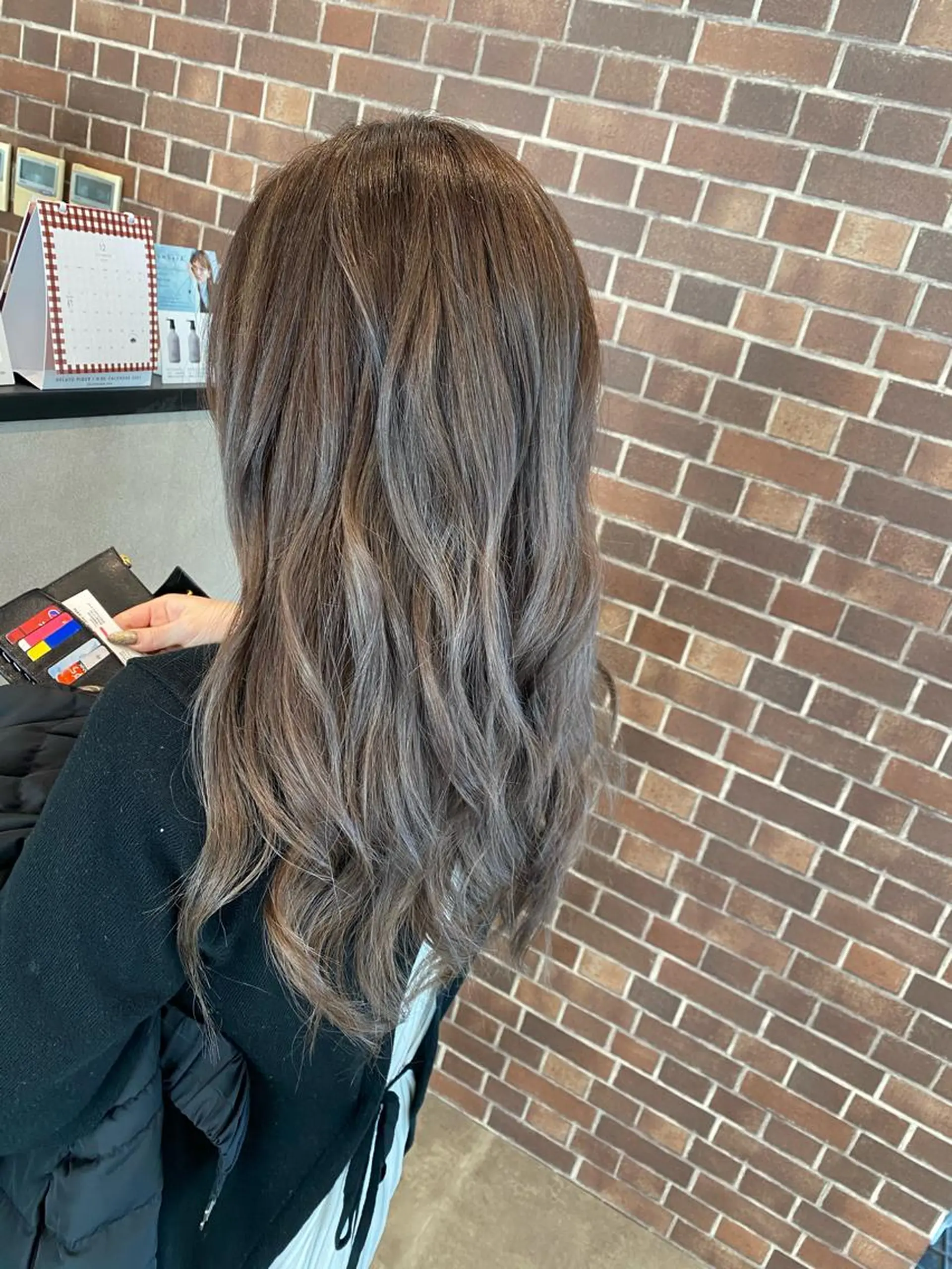 ロング カラー ベージュカラー ハイライトカラー ハイライト カット ヘアカラー トリートメント KAITOH ATSUSHIのヘアスタイル