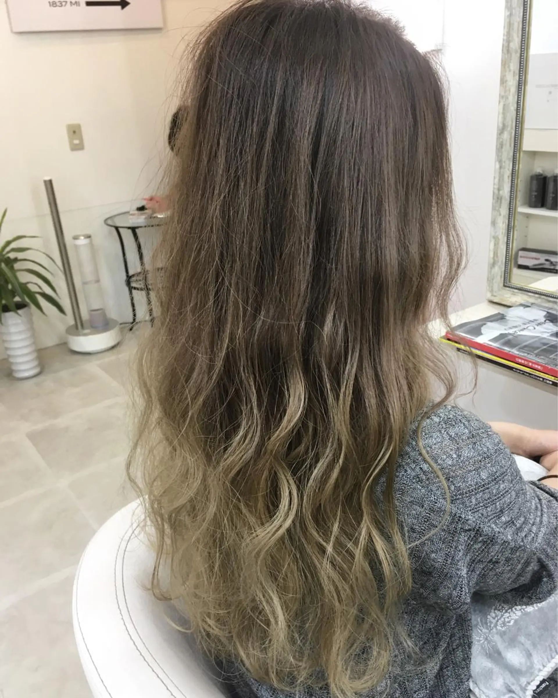 ロング カラー グラデーションカラー 髪質改善 中川　翔のヘアスタイル