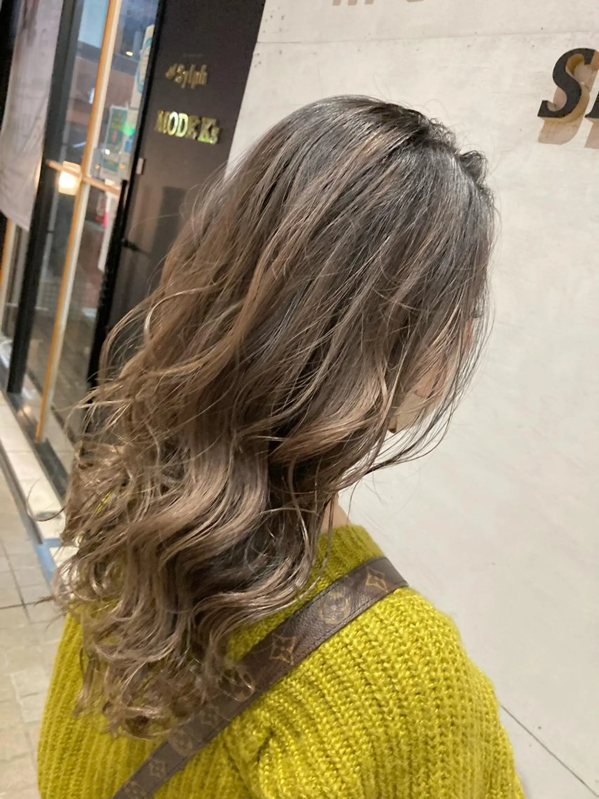 セミロング カラー バレイヤージュ レイヤーカット カット ヘアカラー トリートメント SHAFT Ieiriのヘアスタイル