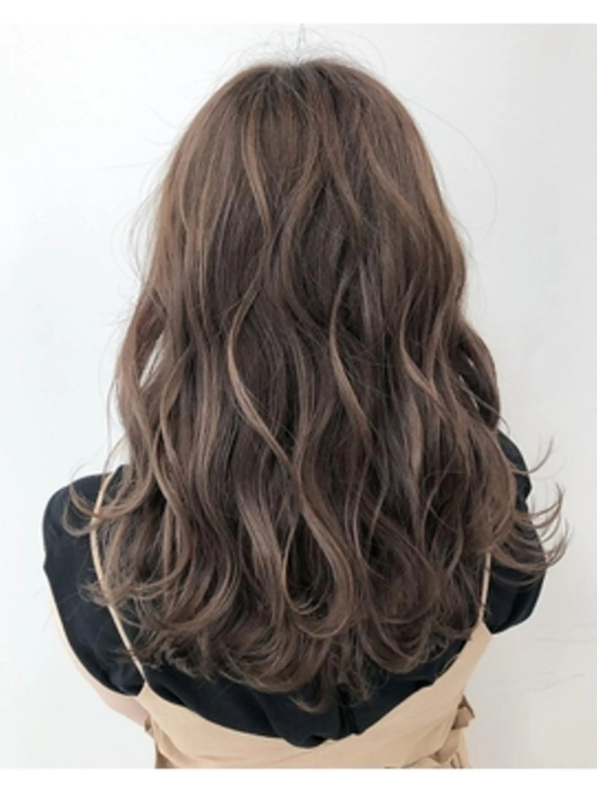 カラー デザインカラー Lienのヘアスタイル