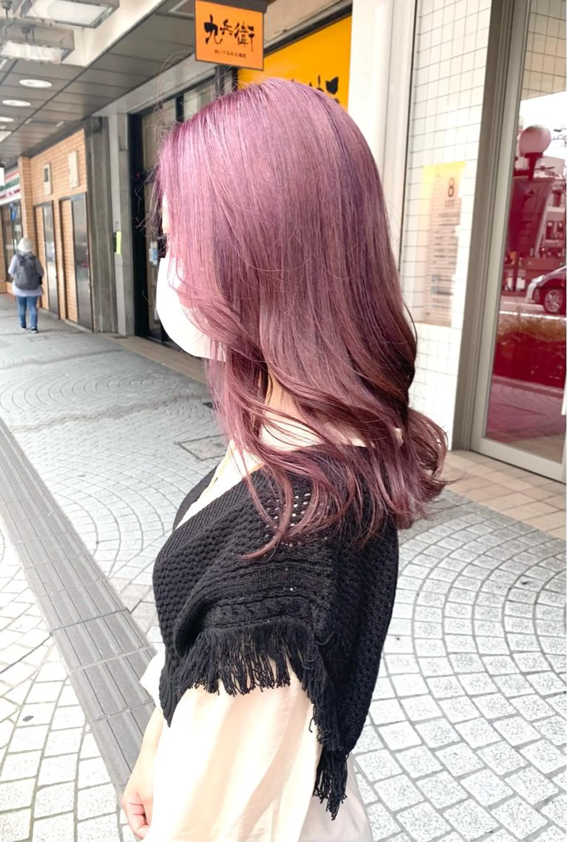 ミディアム パープルカラー みなもと ちはるのヘアスタイル