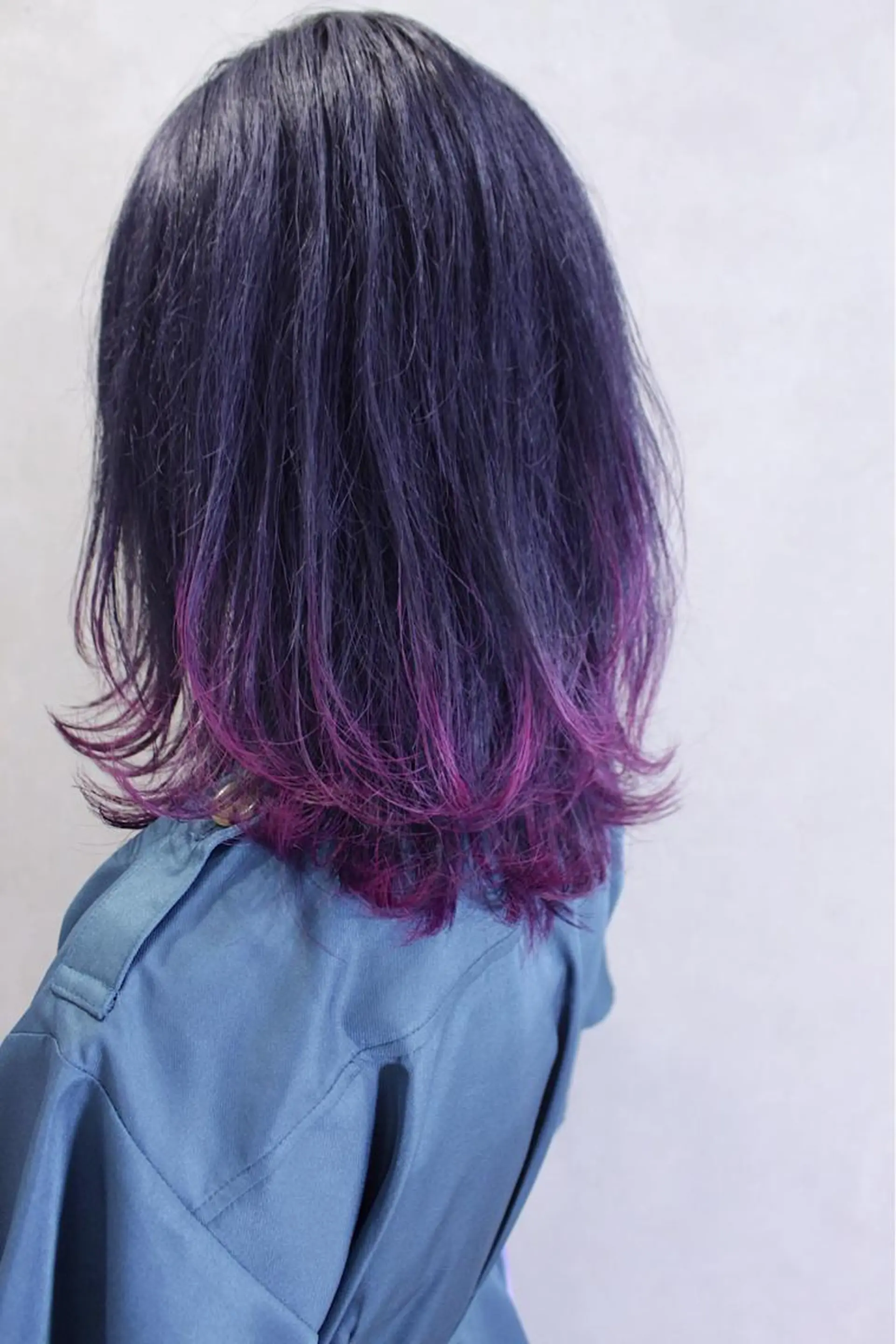 ミディアム カラー ヘアアレンジ ネイビーカラー ピンクカラー ヘアカラー トリートメント lani ブリーチ /ダブルカラーのヘアスタイル