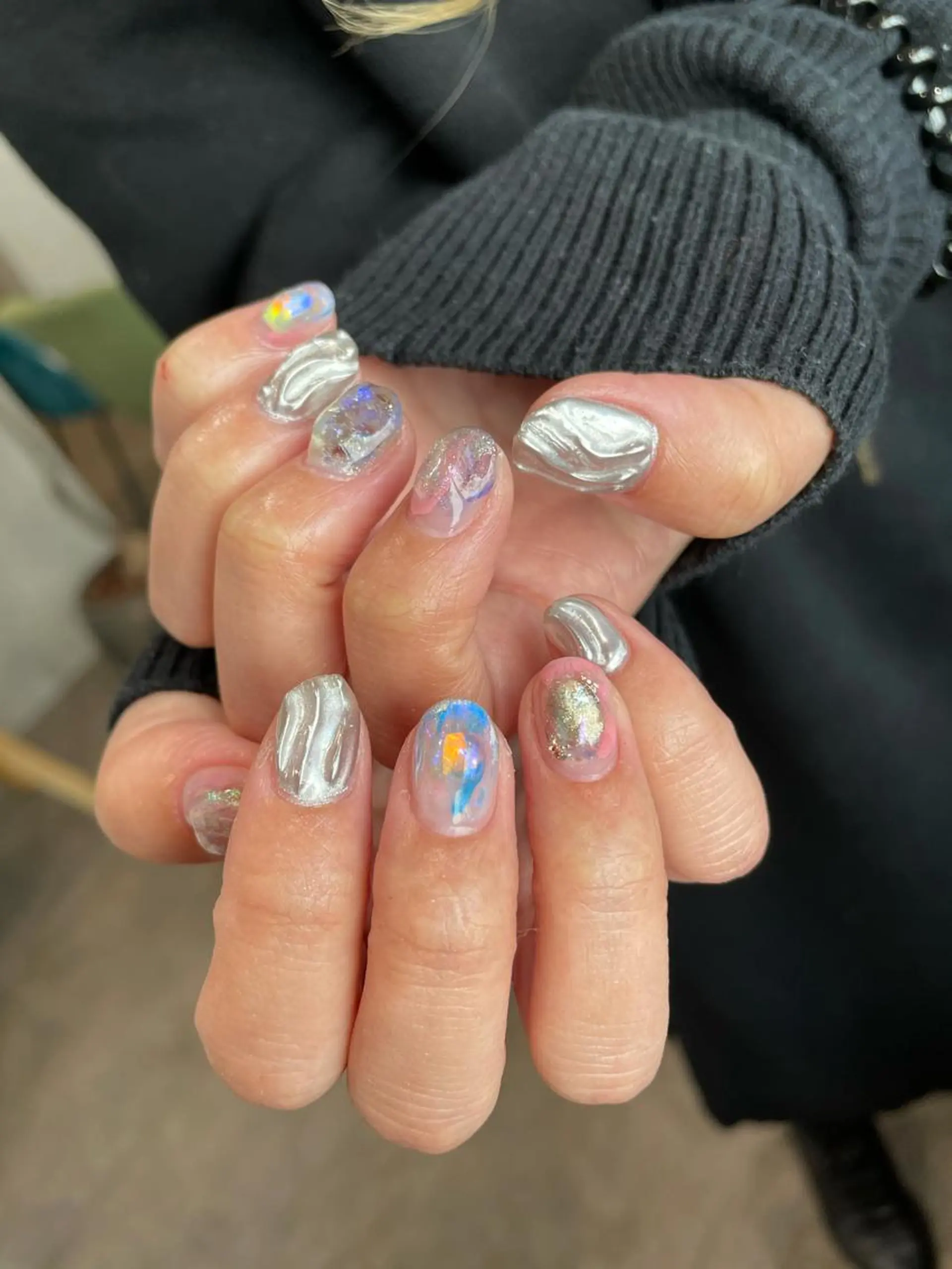 ネイル 氷ネイル・うるうるネイル シルバー ハンドネイル ナチュラル透明感🌱 小山美樹子のヘアスタイル