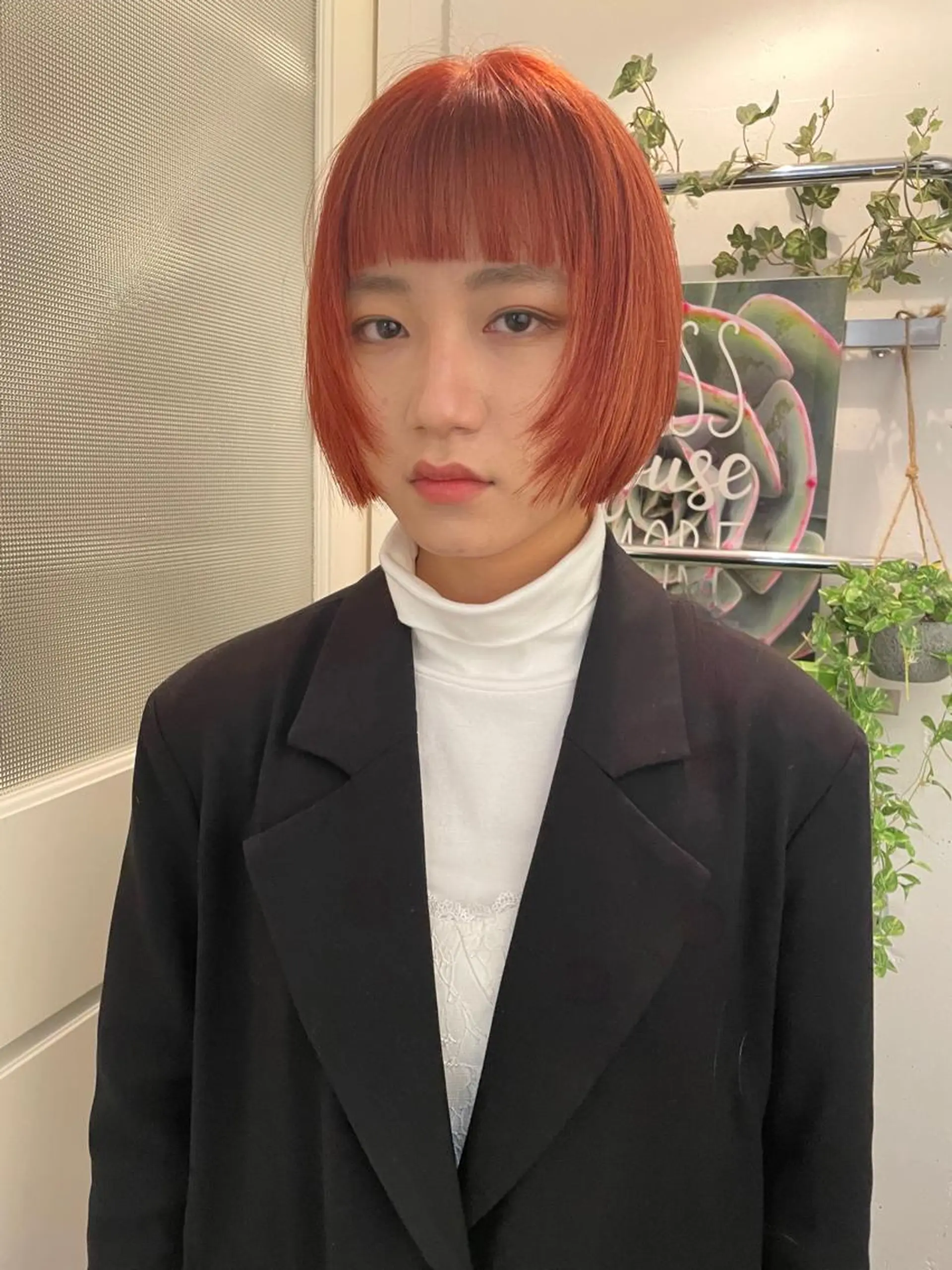 ショート カラー ブリーチ オレンジ カット ヘアカラー ブリーチなしで透け感 暖色カラーボブaoiのヘアスタイル