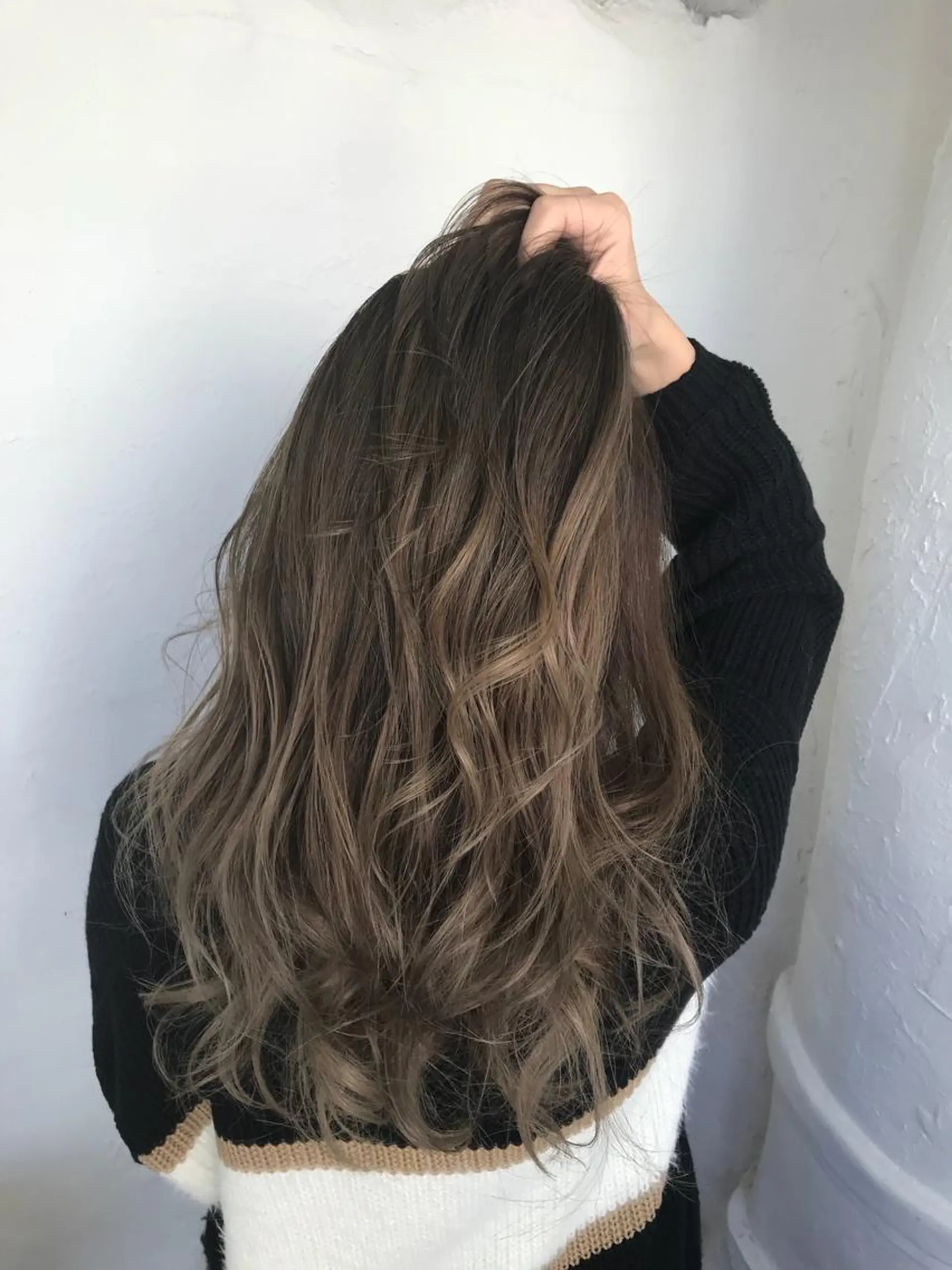 ロング カラー グレージュ 伊藤 優希のヘアスタイル