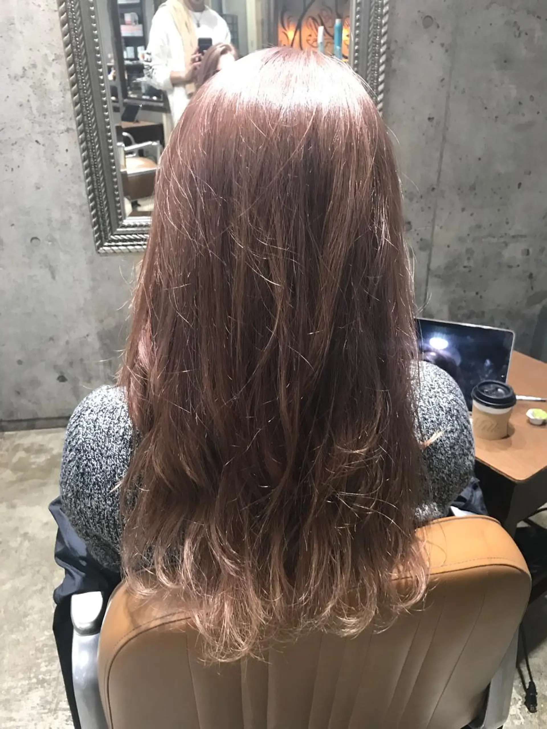 セミロング カラー パーマ ヘアアレンジ メンズ キッズ ネイル マツエク・マツパ ベージュカラー モカベージュ サロンドミルク 原宿のヘアスタイル