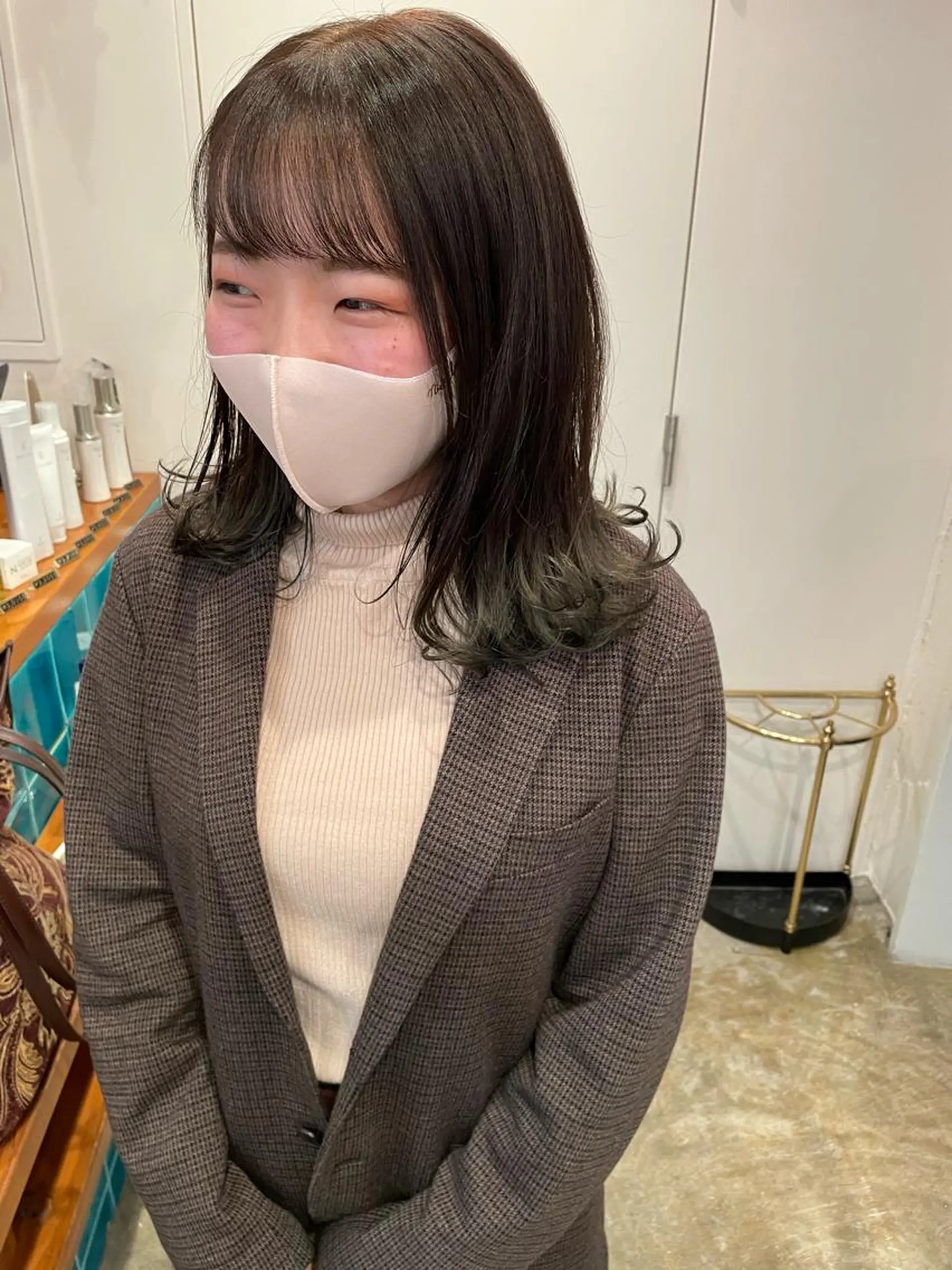 ミディアム カラー カット ヘアカラー トリートメント MIOベージュカラー 柔らかいカラーのヘアスタイル