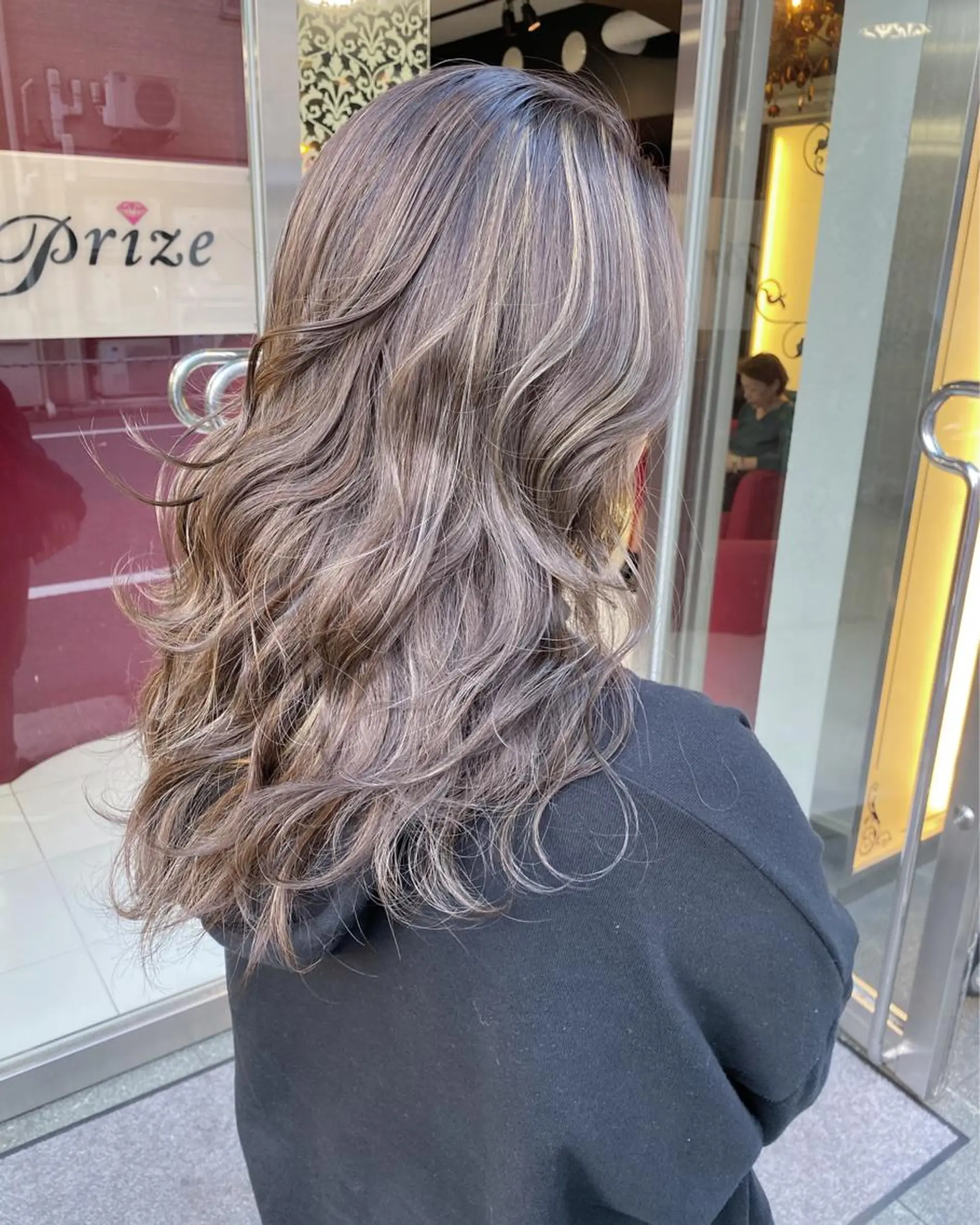 セミロング ハイライト トップスタイリスト 小澤純一のヘアスタイル