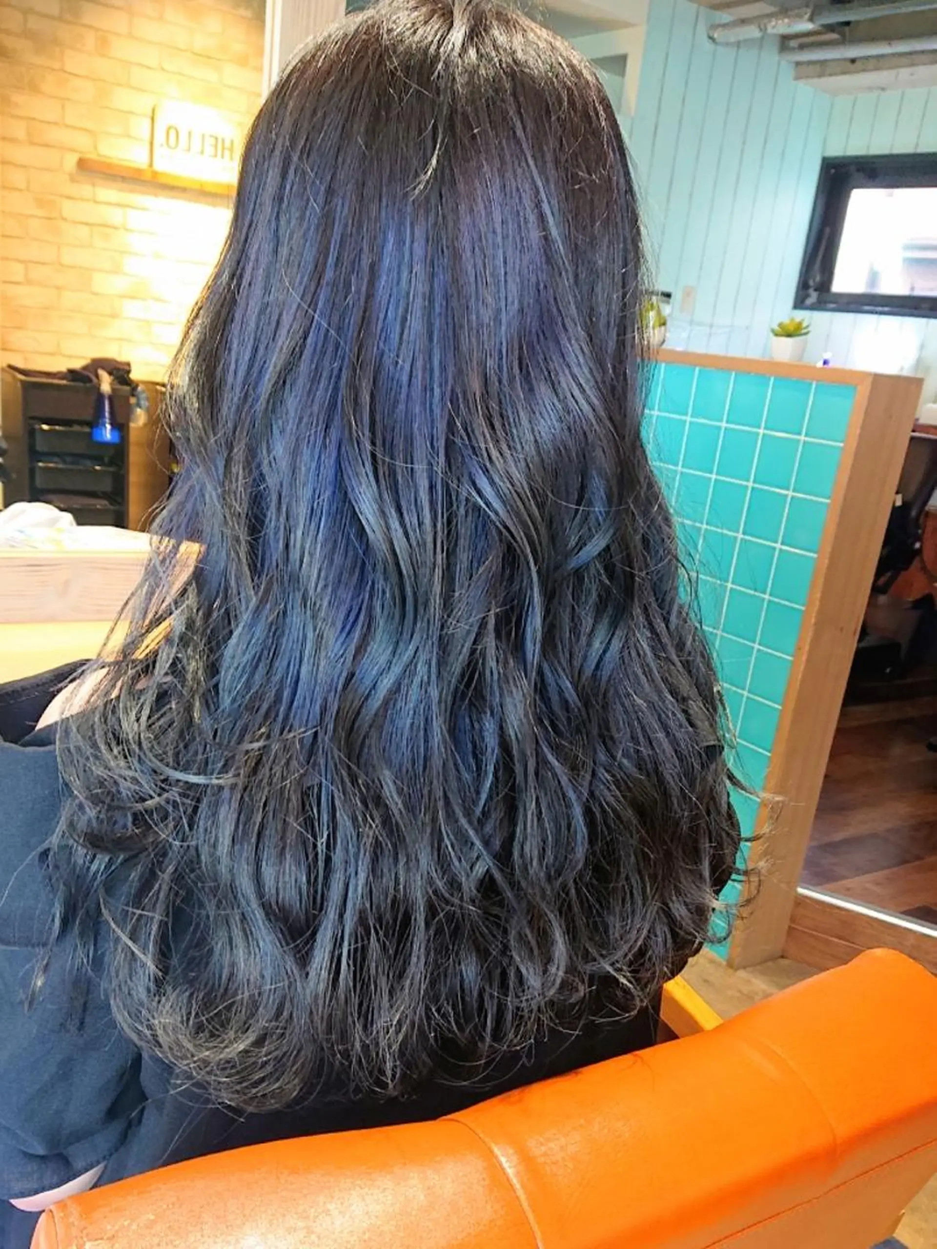 ロング カラー alushe 岡 陽子のヘアスタイル