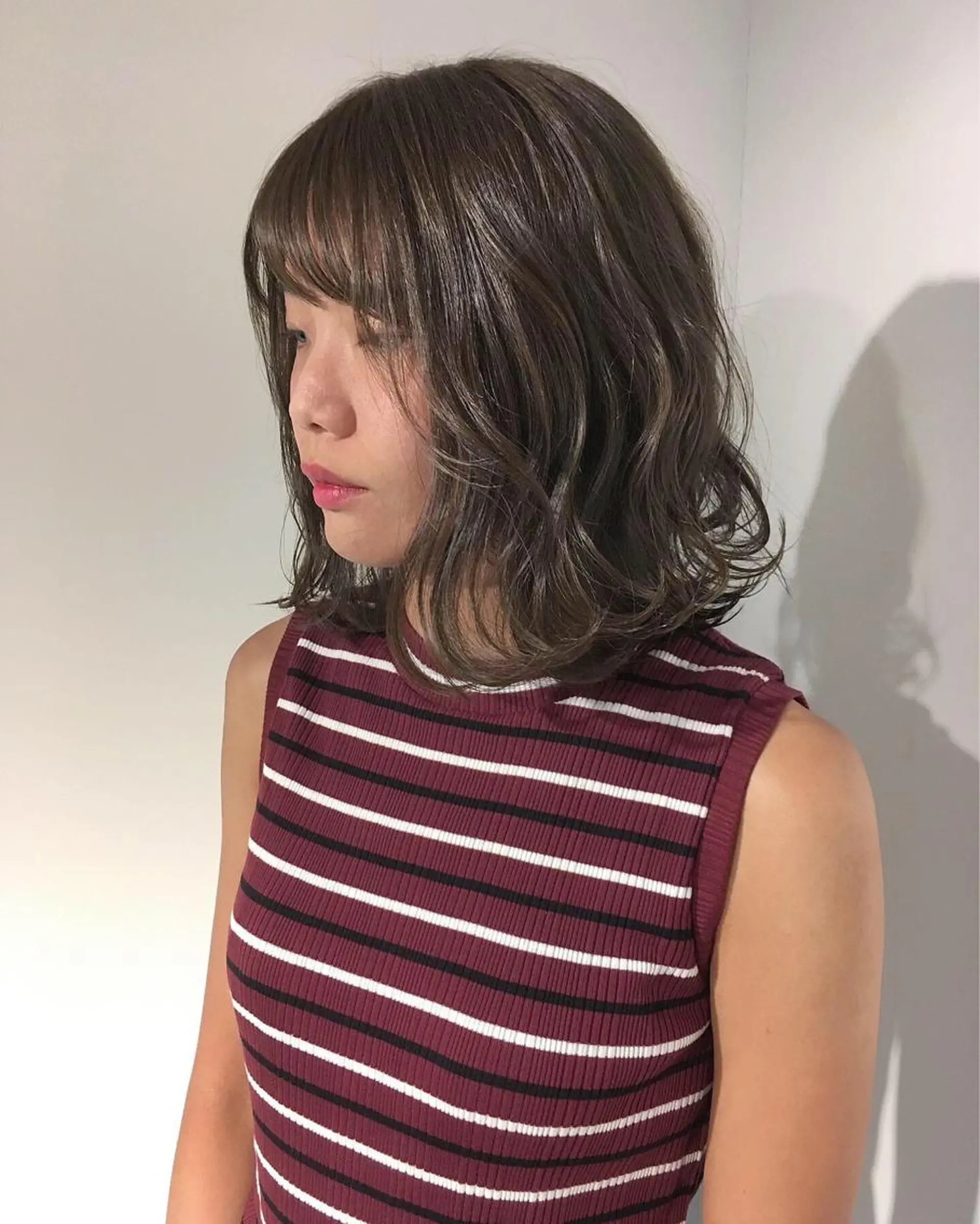 ミディアム カット ヘアカラー ヨナイ チヒロのヘアスタイル