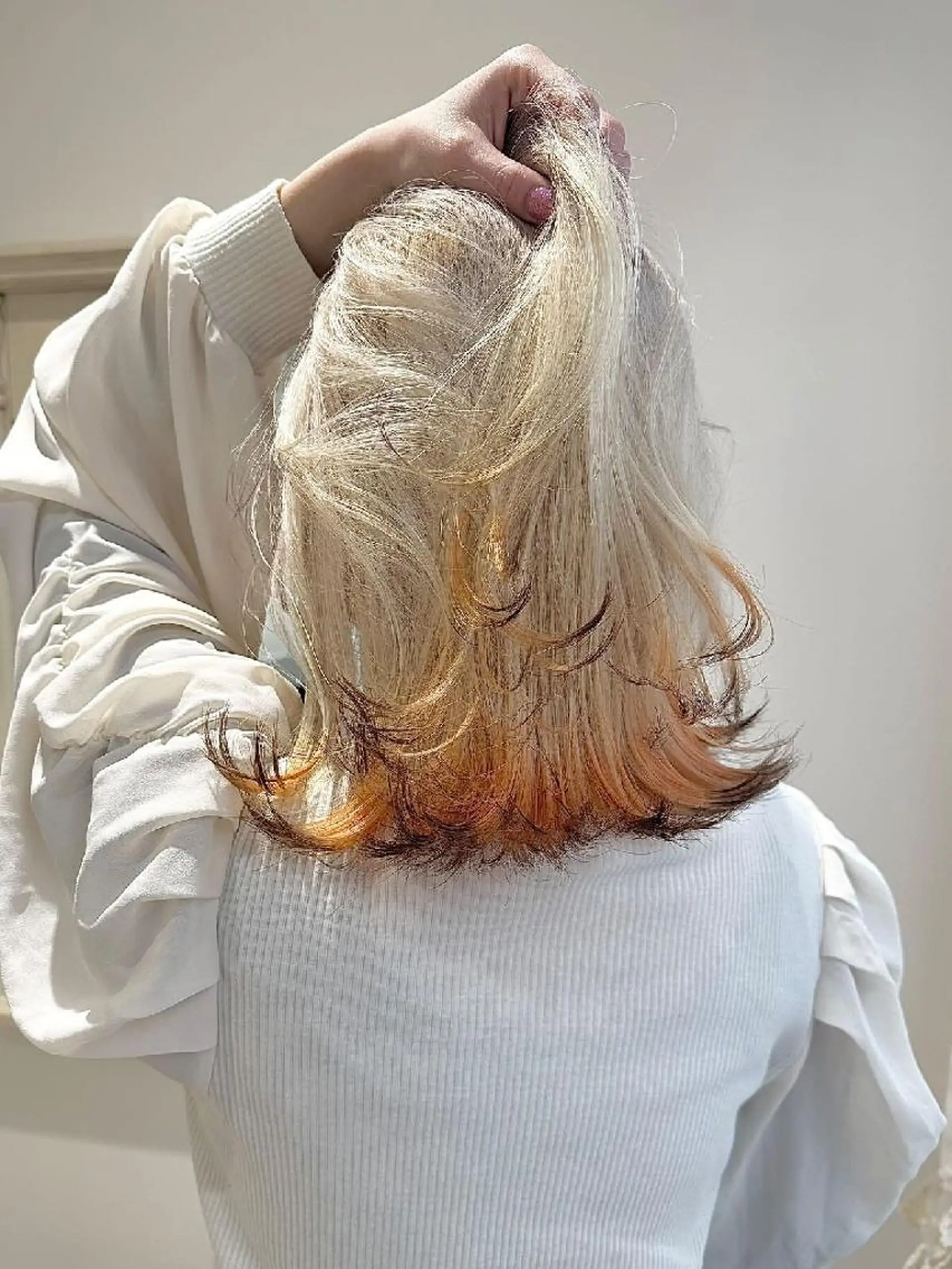 ミディアム カラー ブロンド デザインカラー 狐カラー オレンジ ホワイトブロンド ORIKA 美容室のヘアスタイル