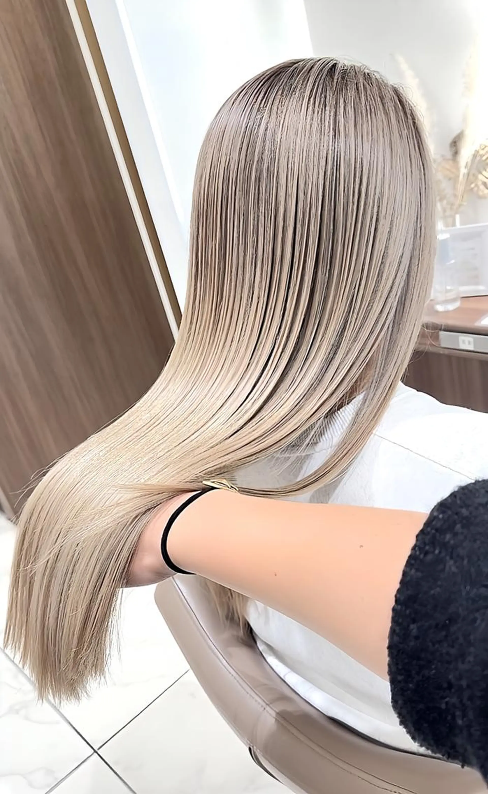 セミロング カラー ブリーチ ハイトーンカラー 髪質改善 ヘアカラー ＡＳＨ 大宮のヘアスタイル