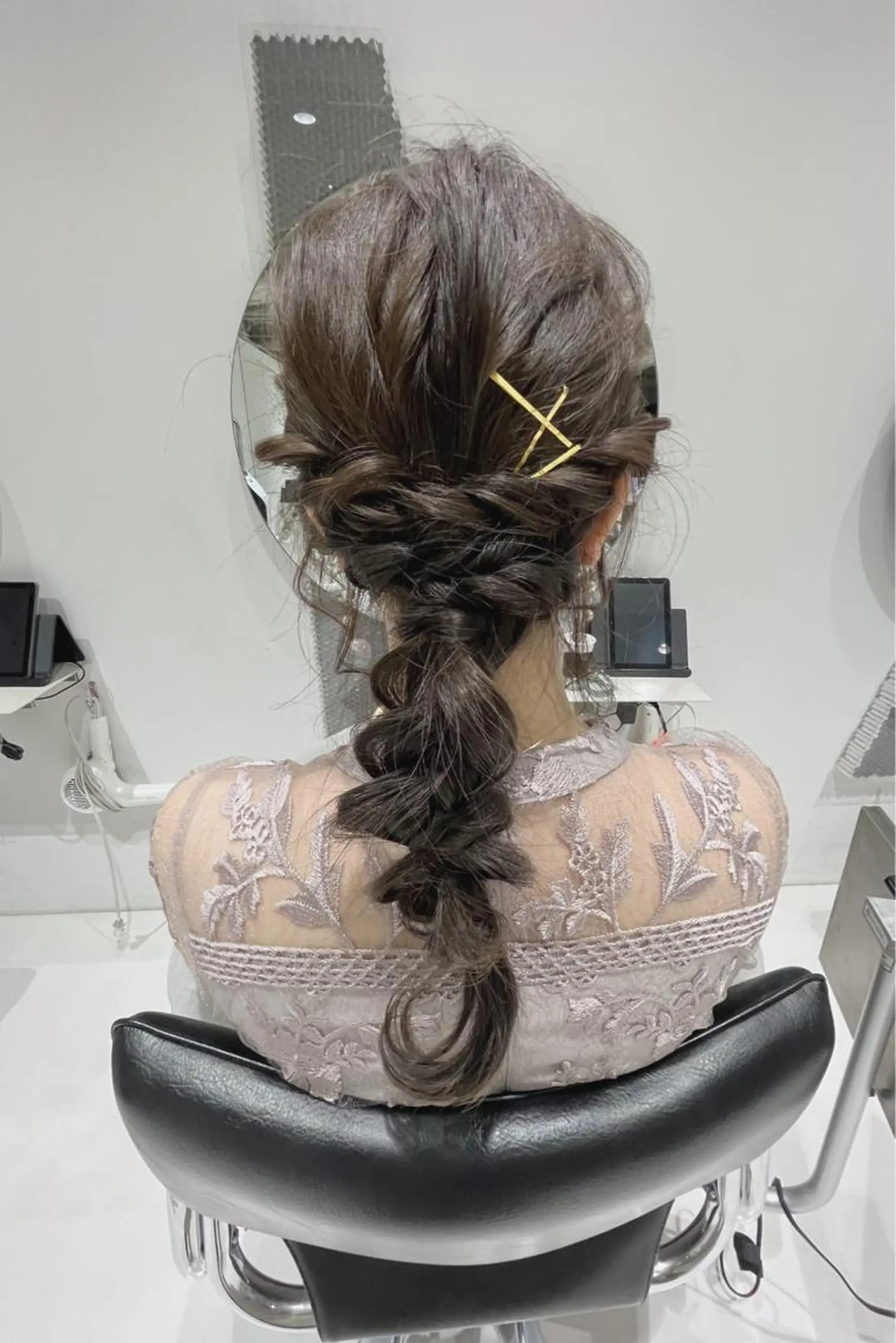 ヘアアレンジ mai🐷髪質改善 🖤透ける暗髪🖤のヘアスタイル