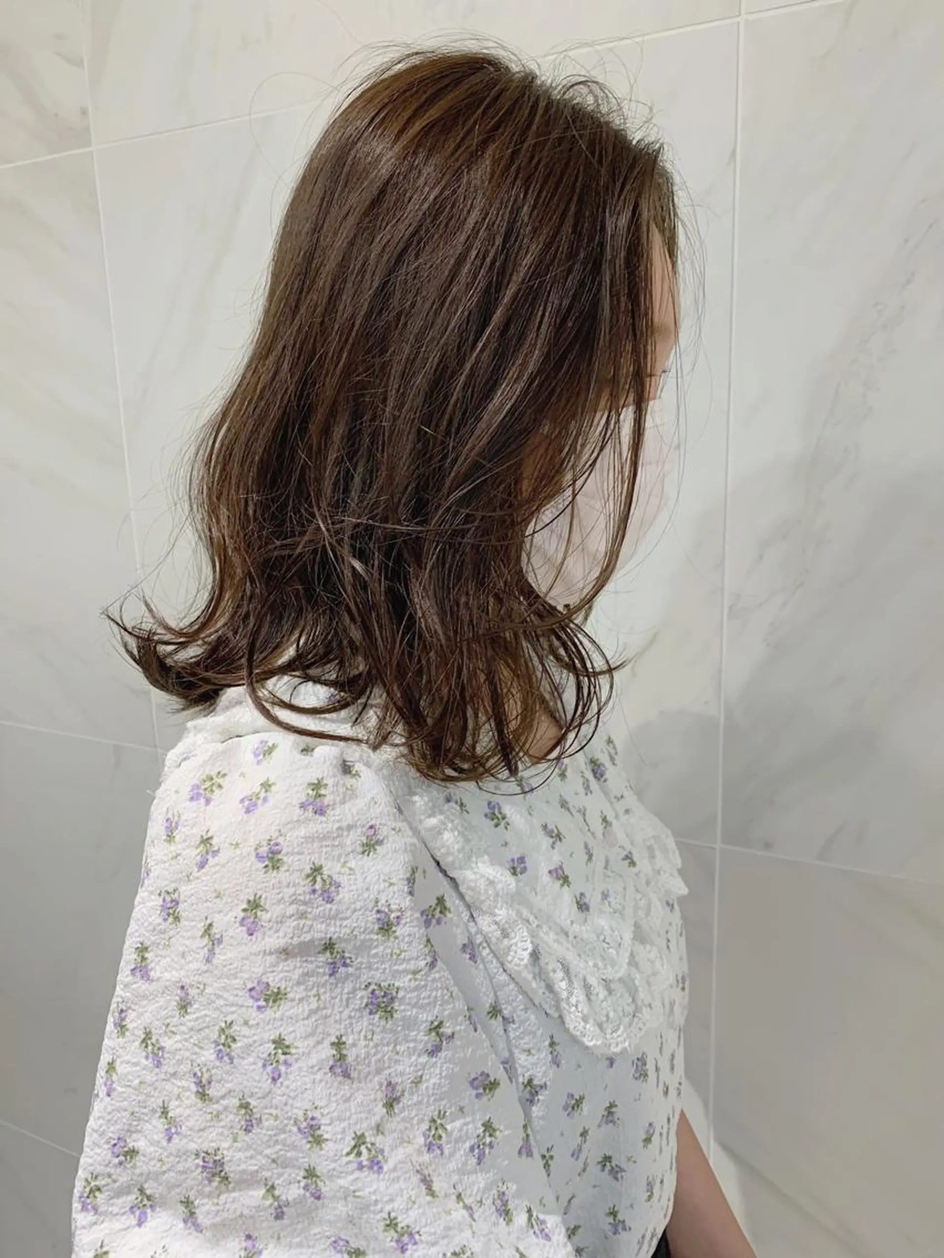 ミディアム カラー ベージュカラー オリーブベージュ TENELE所属・チバ タクミのヘアスタイル