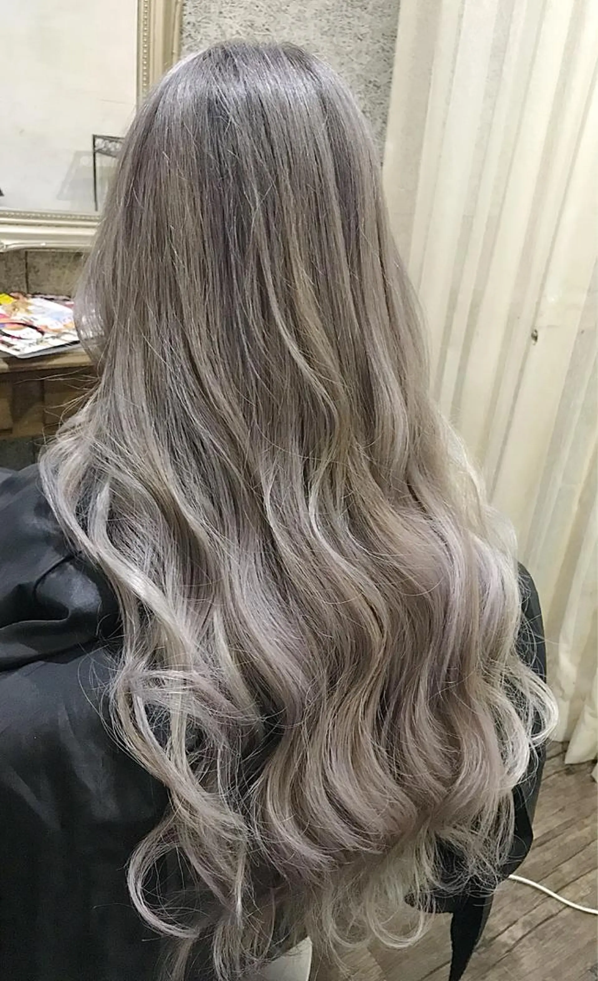 ロング カラー ブリーチ Tsuyoki .のヘアスタイル