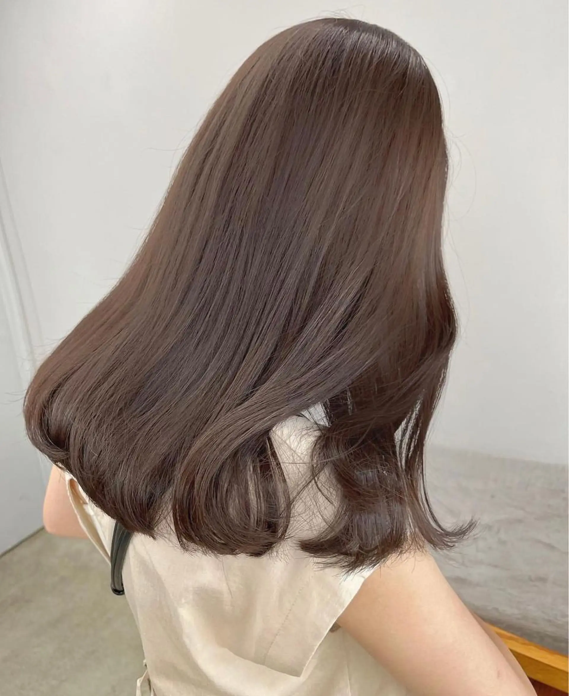 ロング ラベンダーベージュ ヘアカラー トリートメント ハイトーンカラー/メ ンズカット/舘山優羽のヘアスタイル