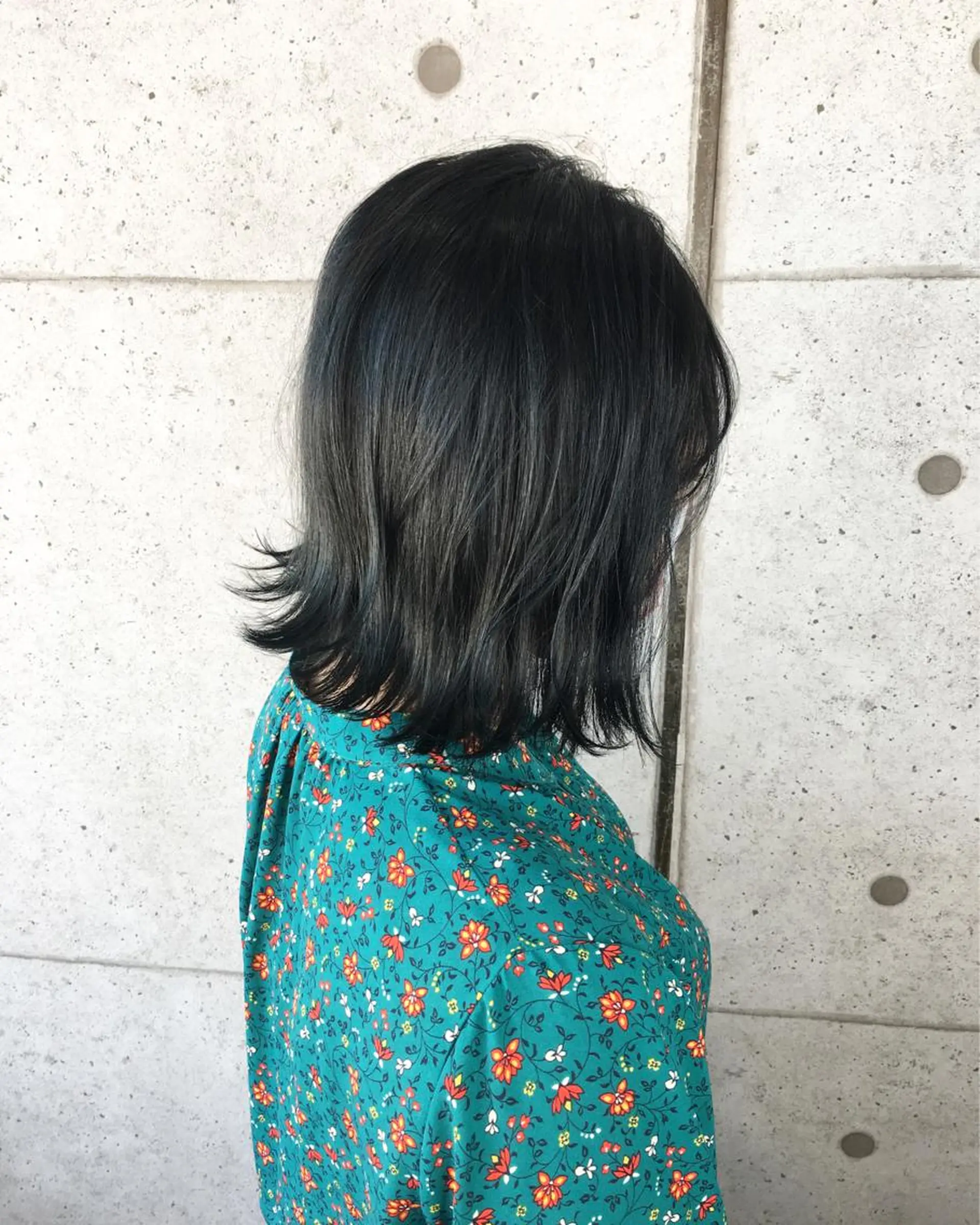 ミディアム 足立 磨咲のヘアスタイル