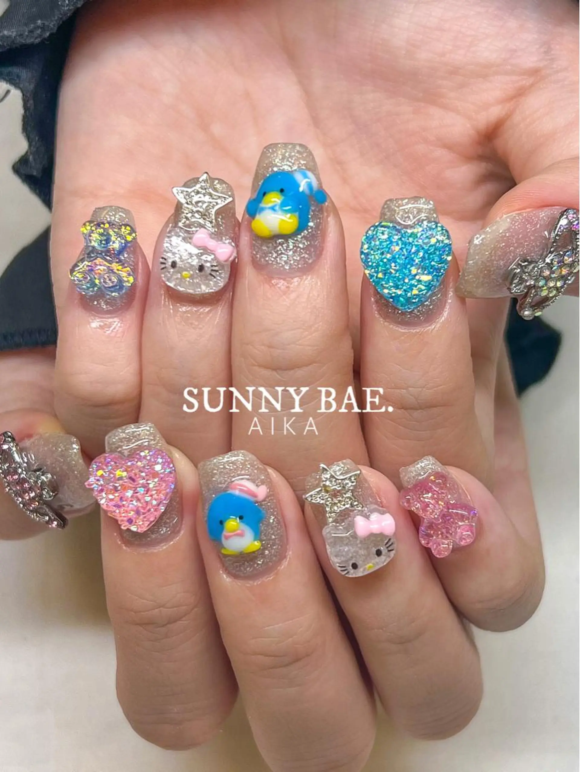 ミディアム ネイル アートネイル ジェルネイル キラキラネイル ロングネイル 持ち込み SUNNY BAE.所属・Made By AIKAのネイルデザイン