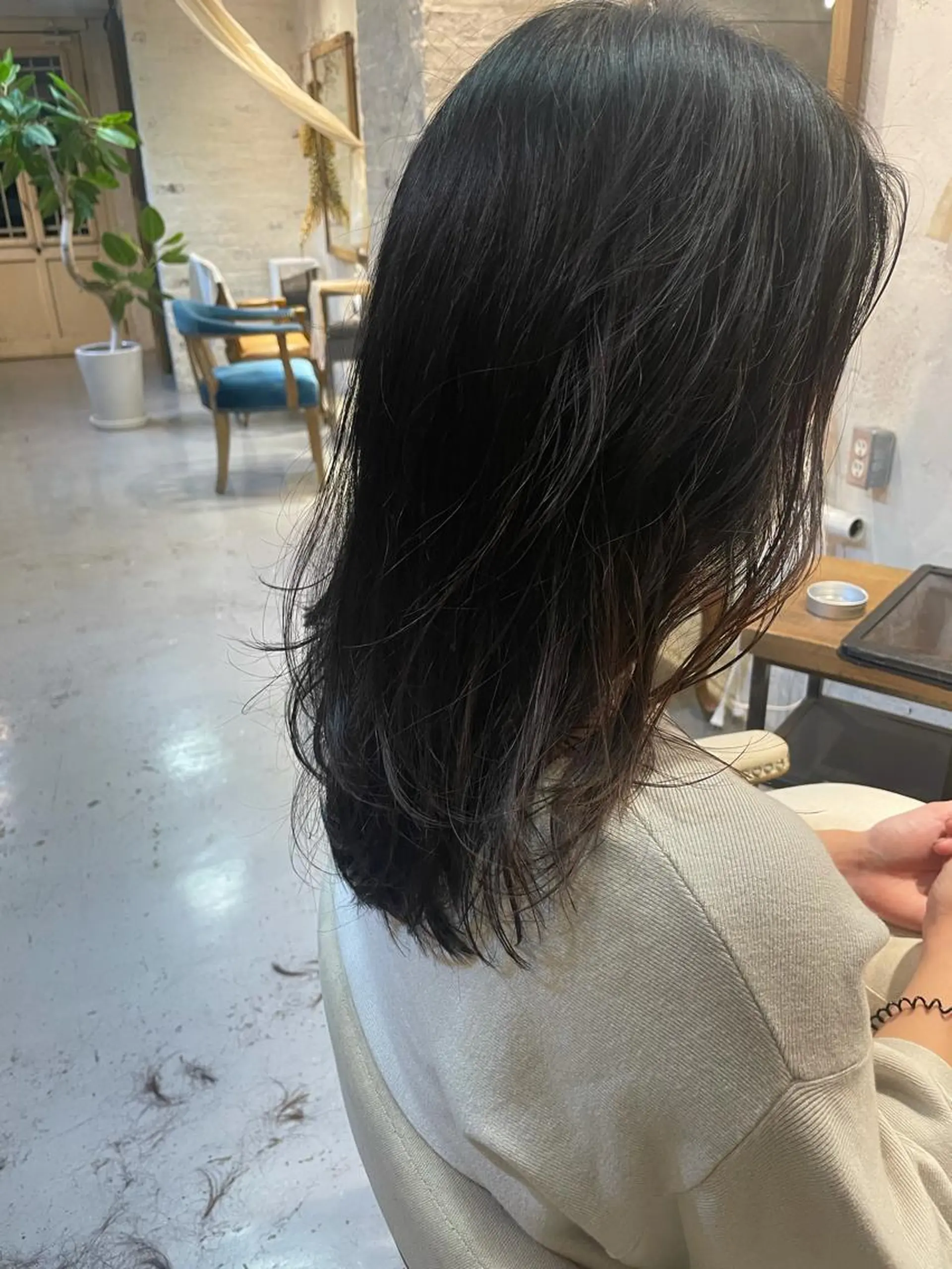 セミロング 泊 紗羅のヘアスタイル