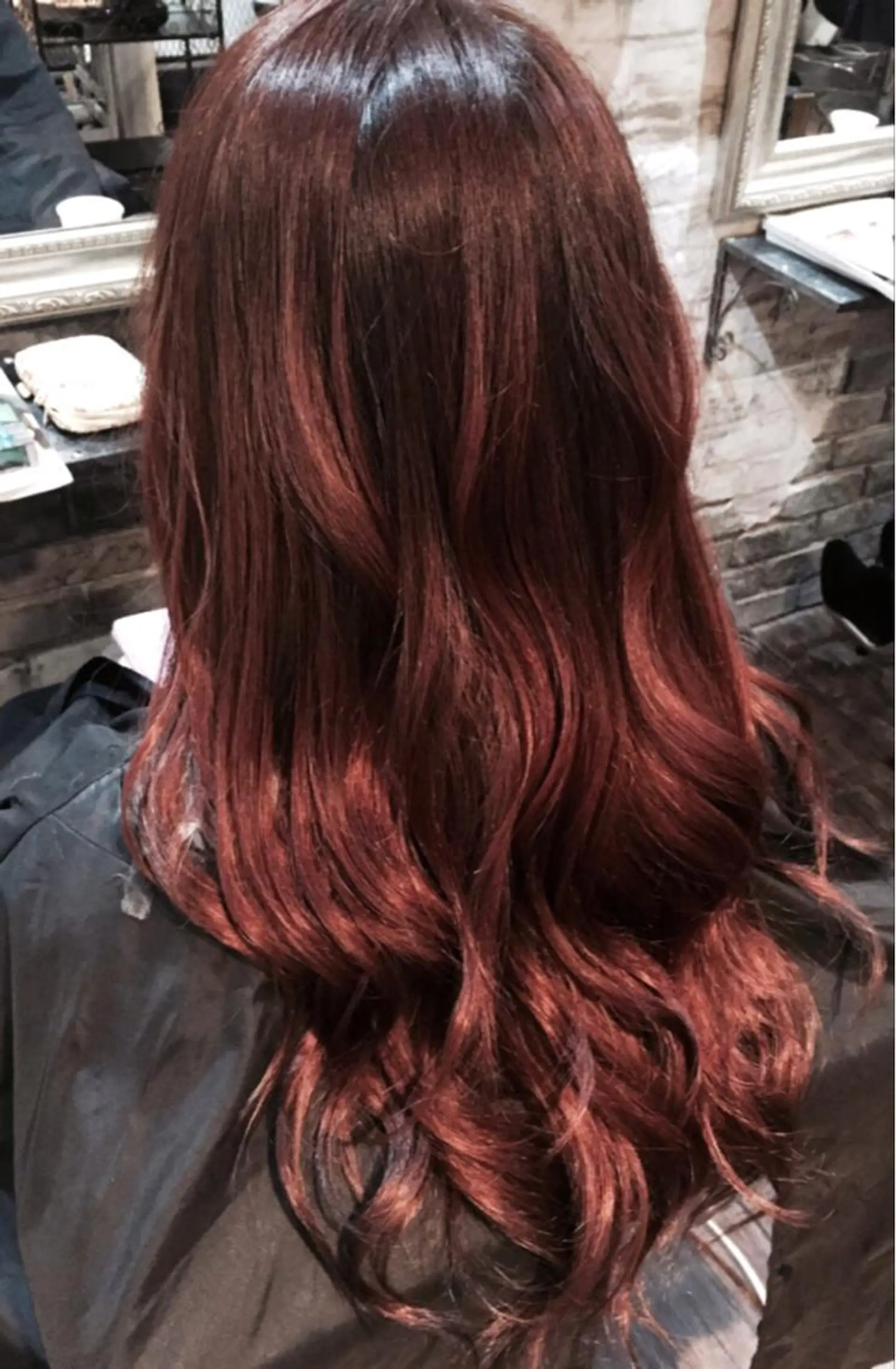 ロング カラー グラデーションカラー レッドカラー Tsuyoki .のヘアスタイル