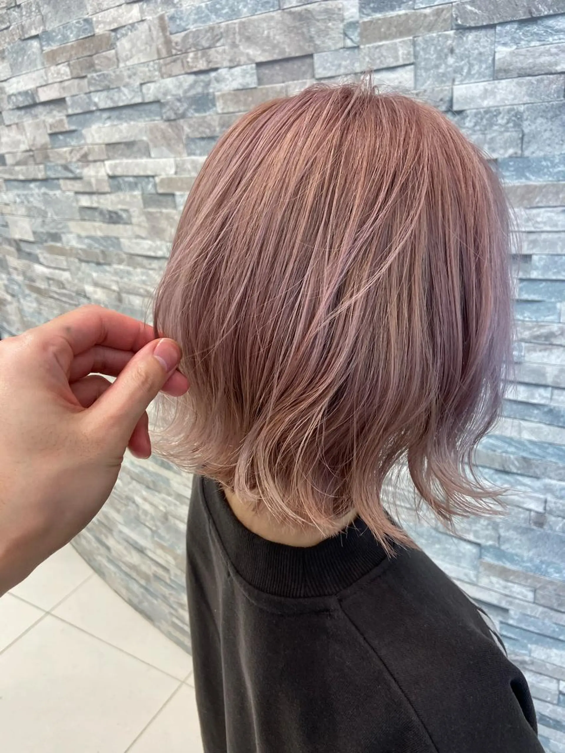 ショート カラー ベージュカラー ピンクカラー ピンクベージュ graxi'    グラシー所属・ブリーチ/ハイトーン SERINAのヘアスタイル