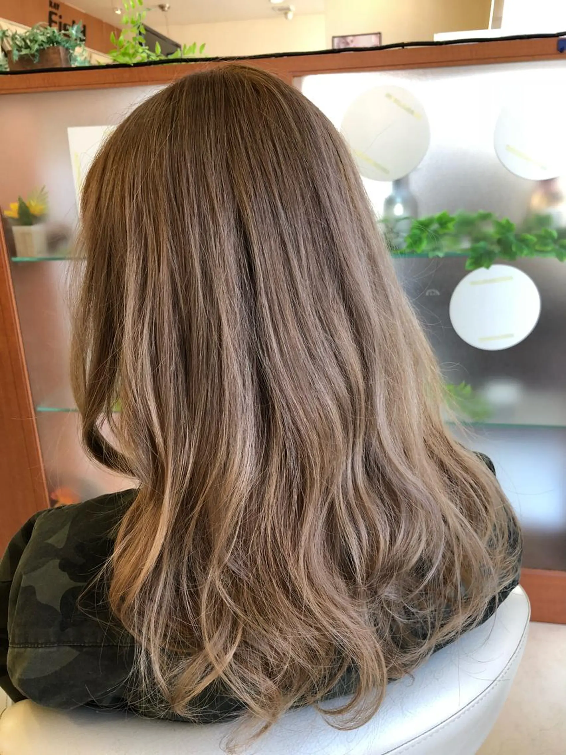 ロング カラー 牧野 佳樹のヘアスタイル