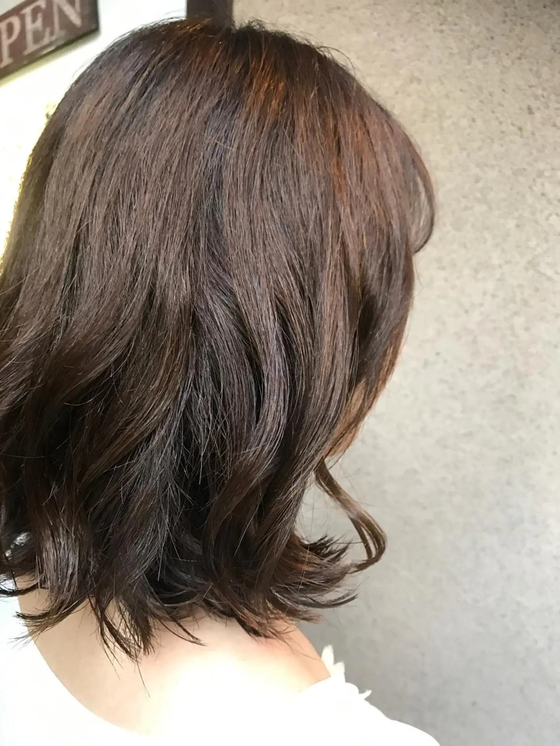 ショート カラー ボブ 外ハネヘア vato マンツーマンサロンのヘアスタイル