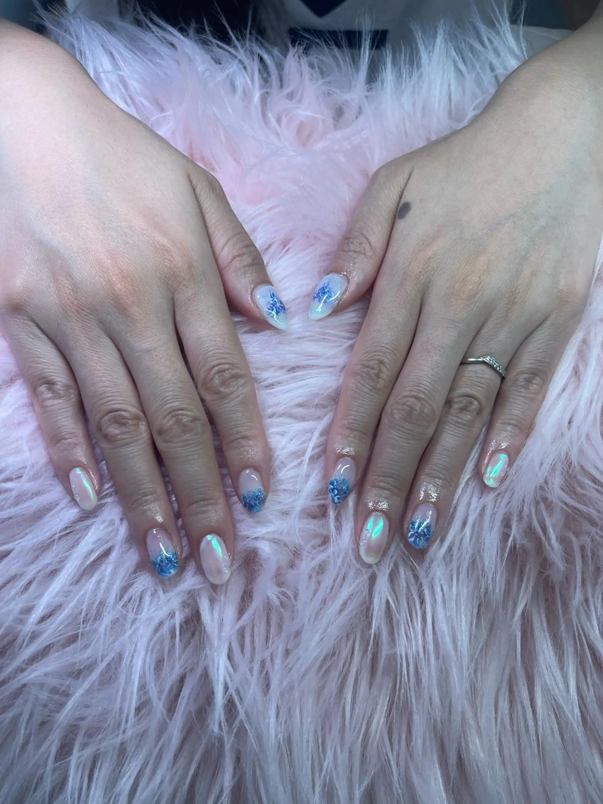 ネイル オーロラネイル ネイルサロンキュアイスト所属・キュアイスト アコパラジェル調布のネイルデザイン