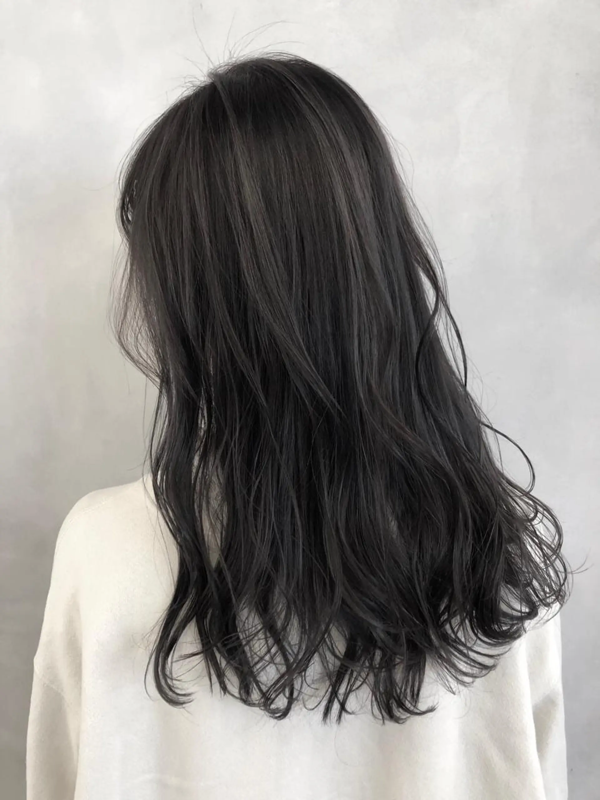 セミロング カラー 艶ハイトーンブリーチ 🌈小林侑雅のヘアスタイル