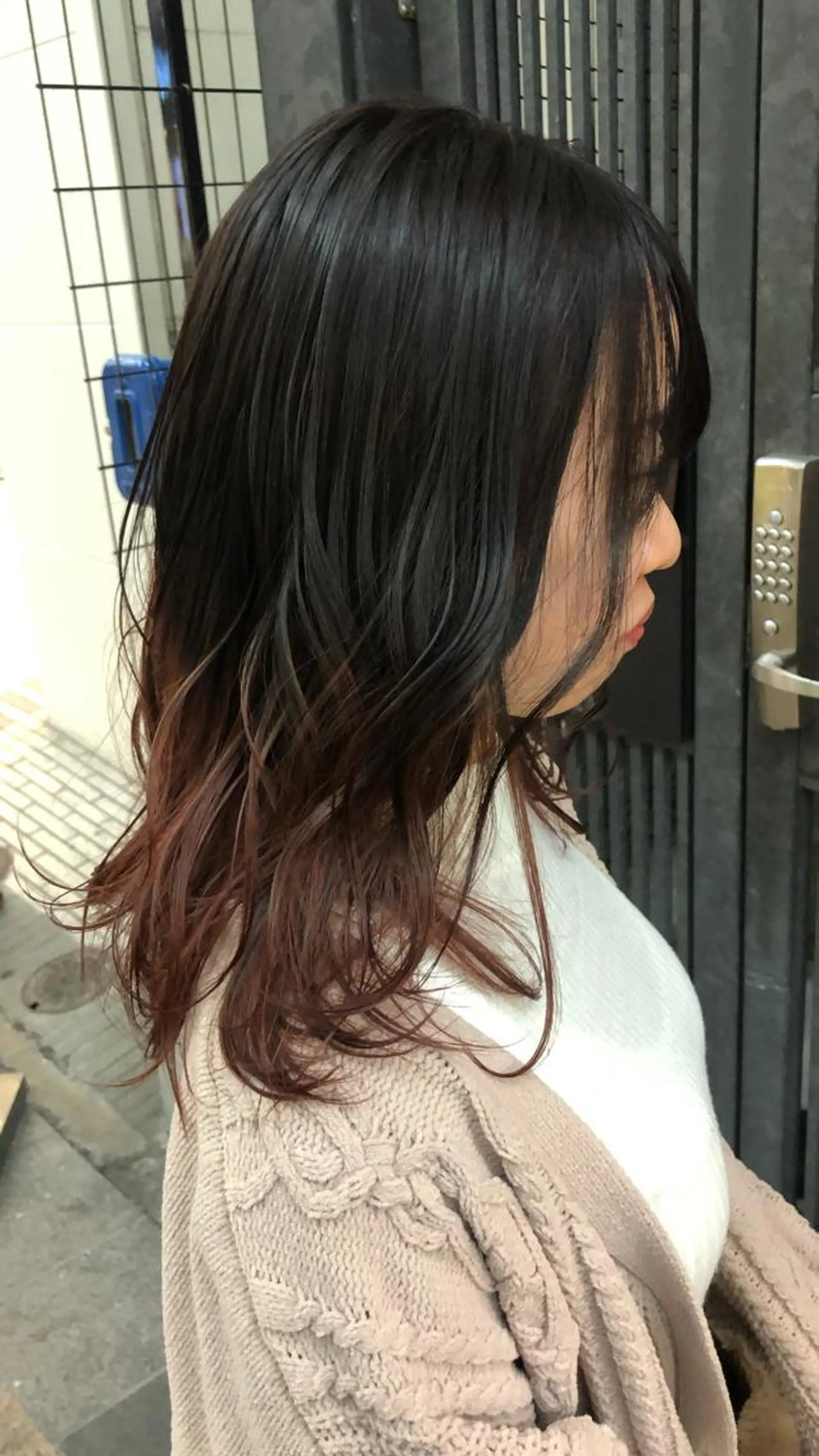 セミロング カラー ウルフカット／吉村 桃子のヘアスタイル