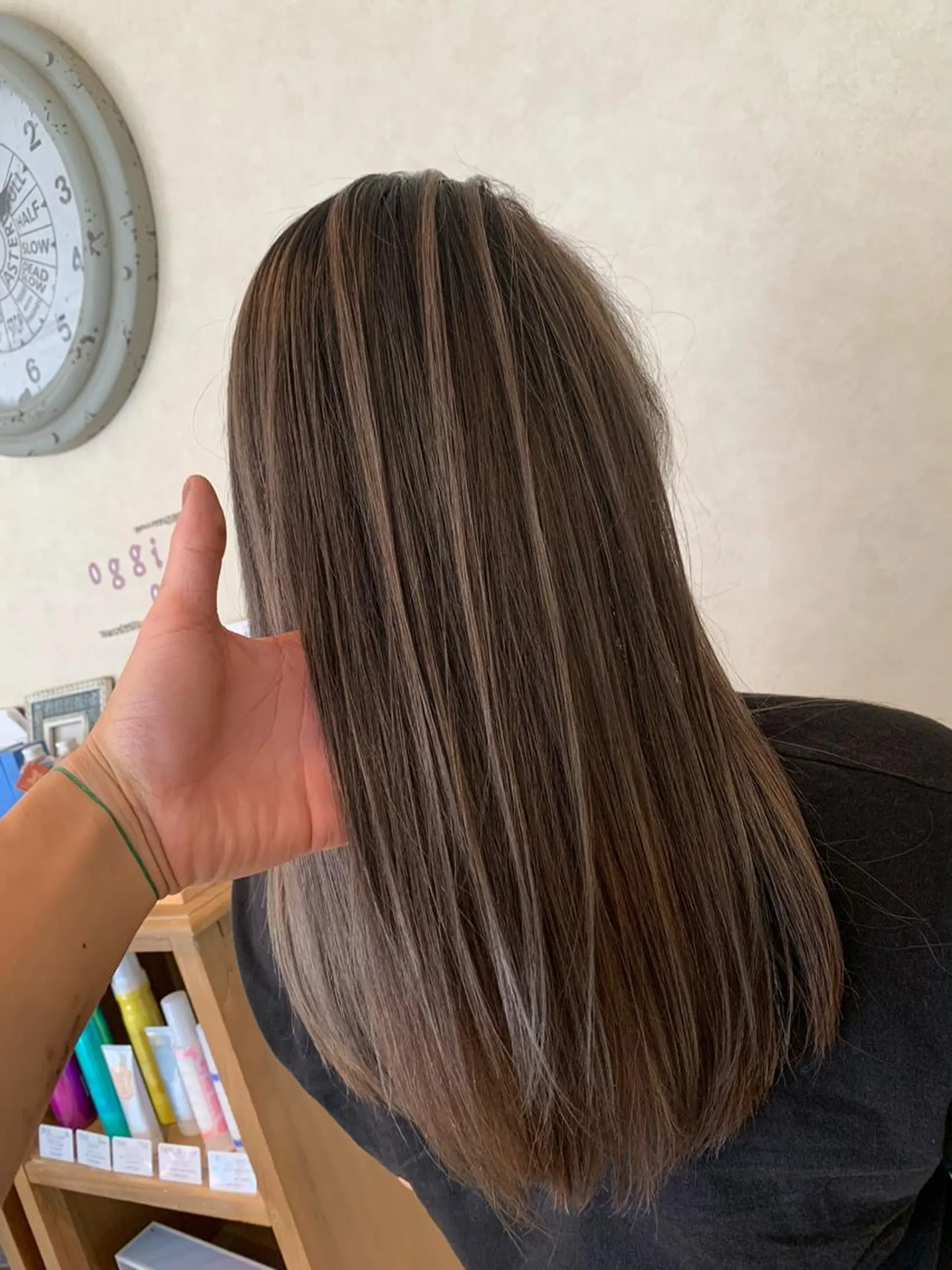 ロング レイヤーカット Lit所属・Lit.豊橋 夏目のヘアスタイル