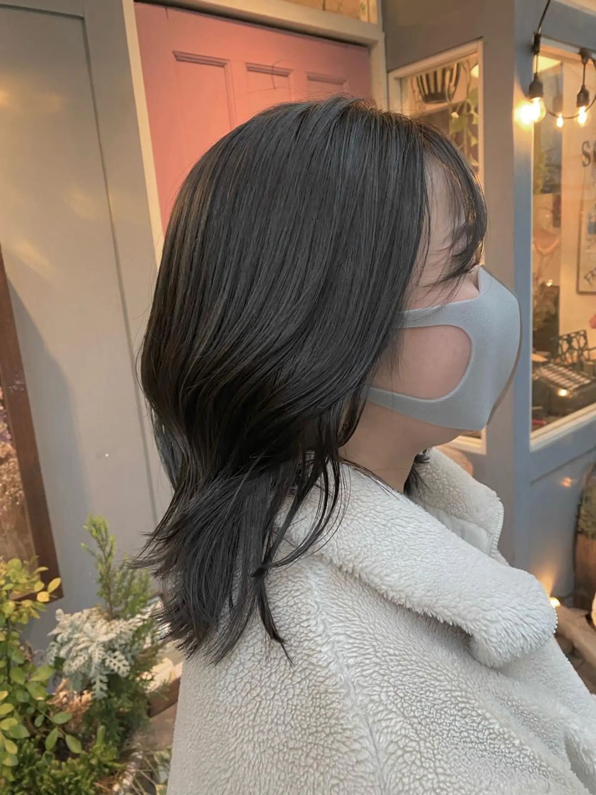 ミディアム カラー オリーブグレー カット ヘアカラー トリートメント ヤスザトアヤノ ／レイヤー／オリーブのヘアスタイル