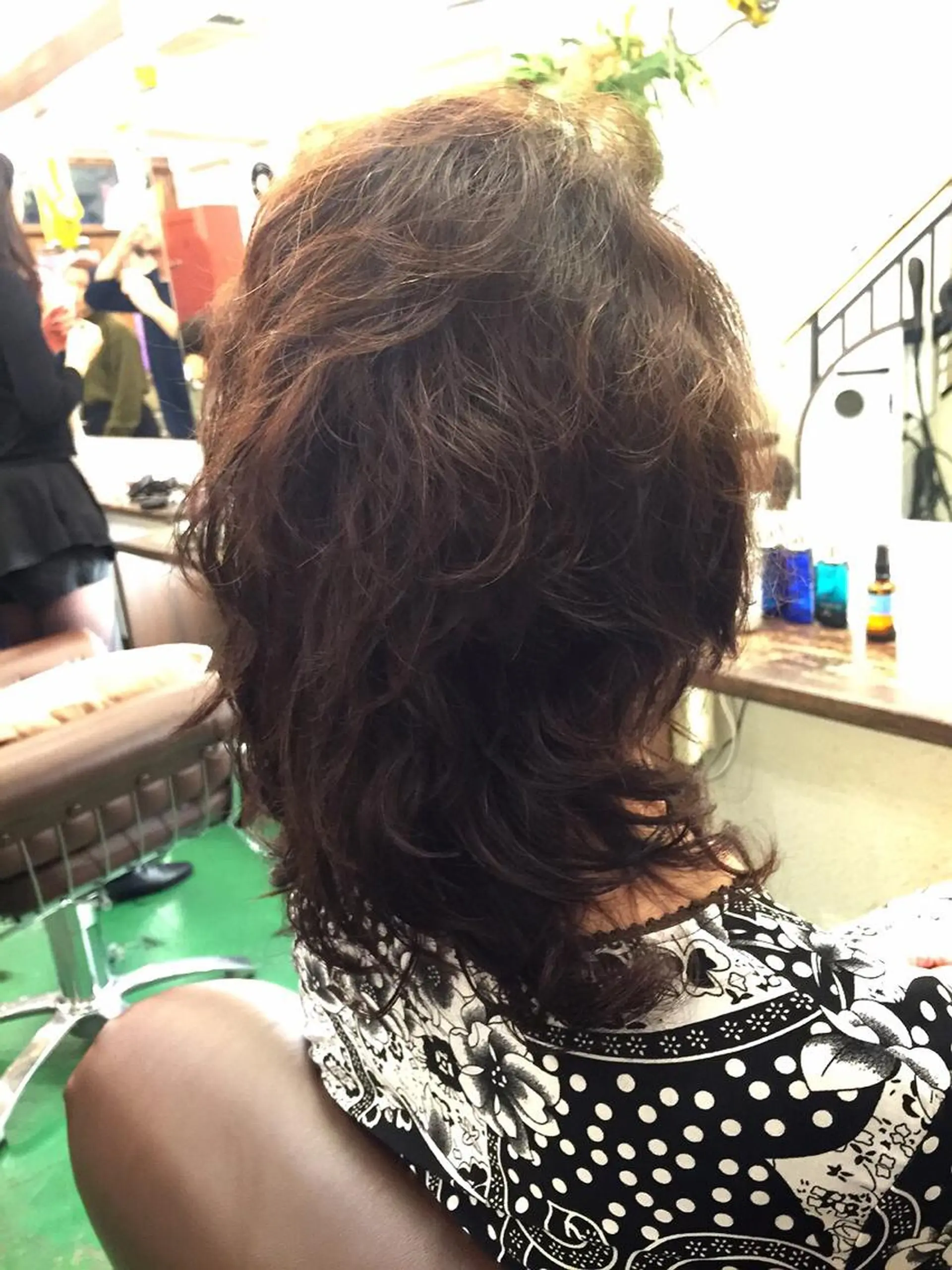 ミディアム セミロング パーマ ミディアムパーマ セミロングパーマ ハイレイヤー レイヤーカット メンズ眉毛ITSUK Iメンズ専門　新宿の眉毛・アイブロウイメージ