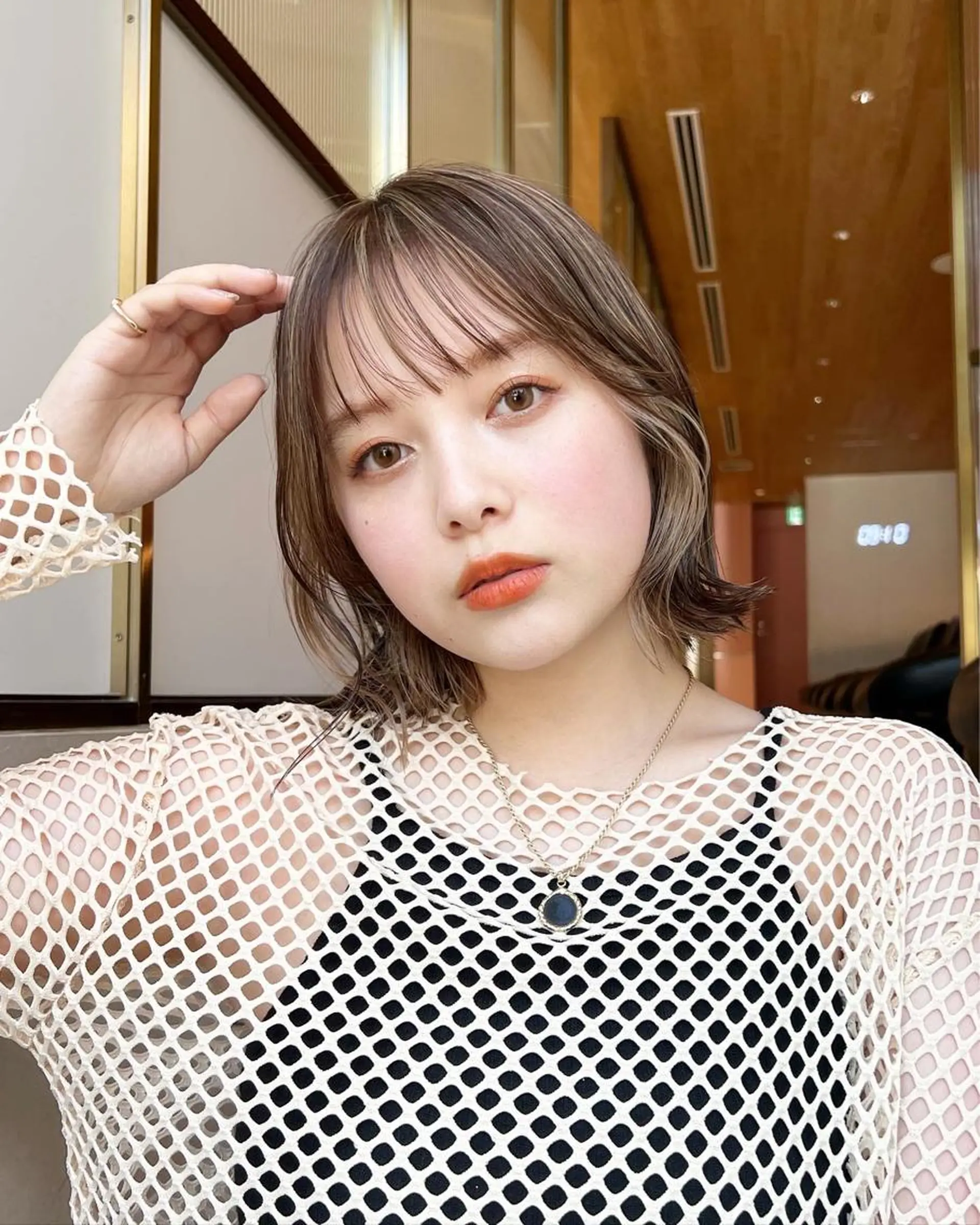 ミディアム カラー ベージュカラー 透明感カラー グレージュ ボブ ヘアカラー トリートメント レイヤー専門家 ダブルカラー修のヘアスタイル