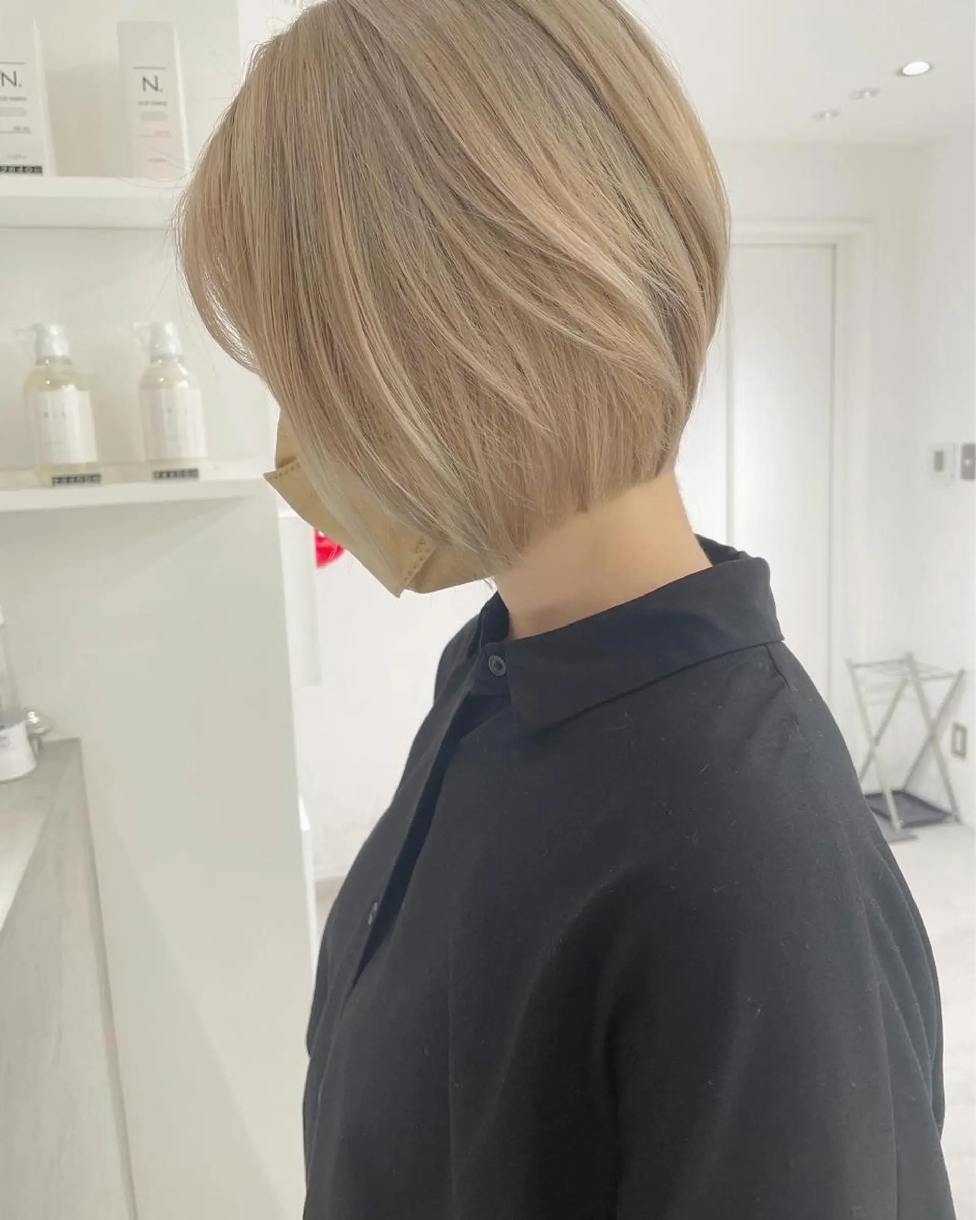 ショート カラー アディクシーカラー バレイヤージュ ベージュカラー ブリーチ ケアブリーチ ito. ブリーチ/髪質改善のヘアスタイル