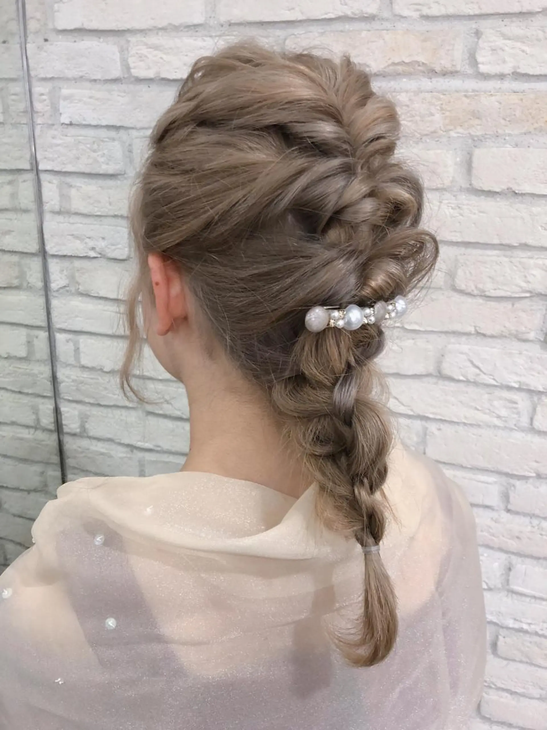 セミロング カラー ヘアアレンジ ブリーチ HAUS 片山みほのヘアスタイル