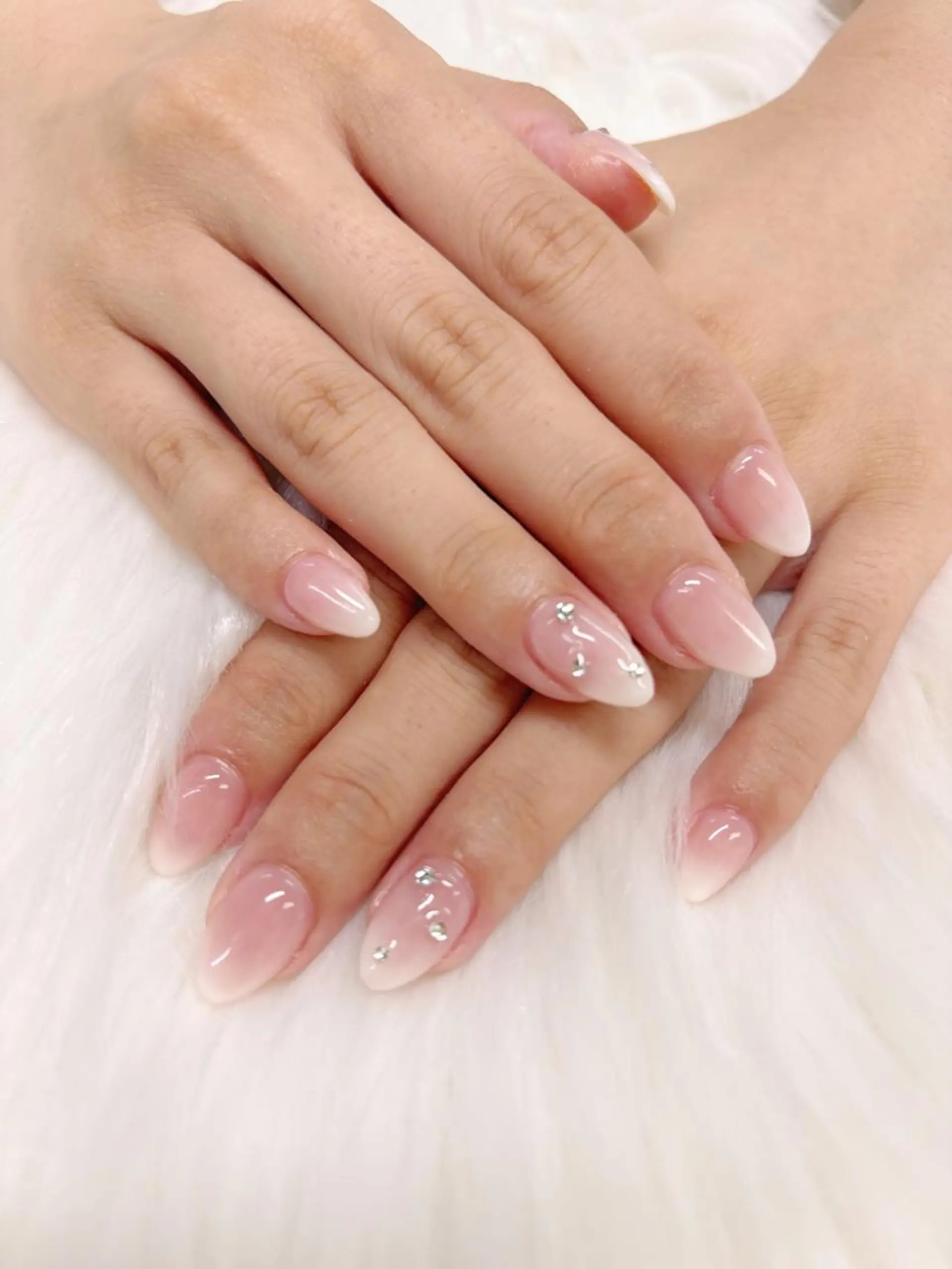 ネイル オーロラネイル チークネイル 長さ出し フットネイル フレンチネイル ハンドネイル リラネイル Aikenのネイルデザイン