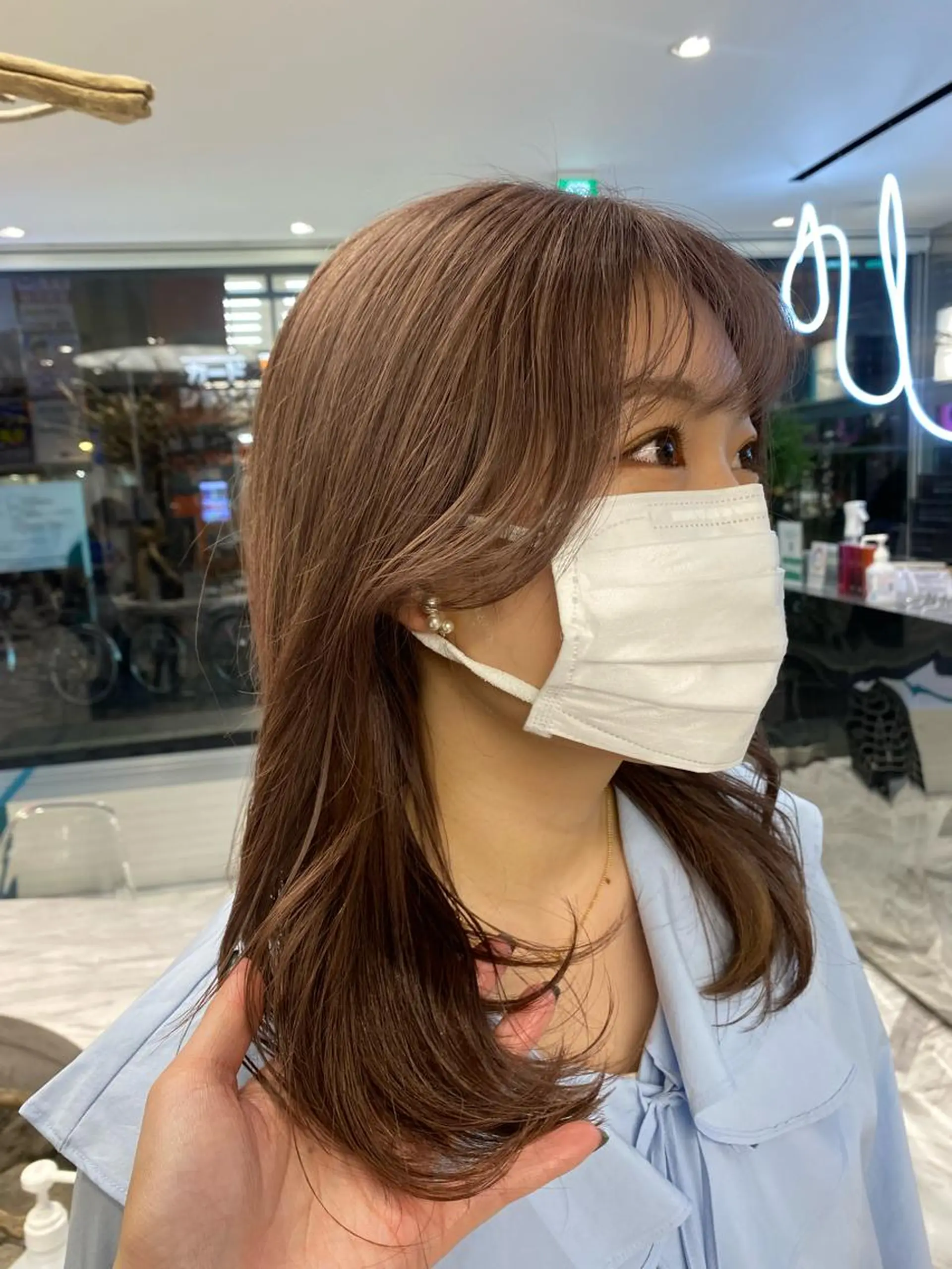 ロング ヘアカラー 透け感ベージュ ／ミハルのヘアスタイル