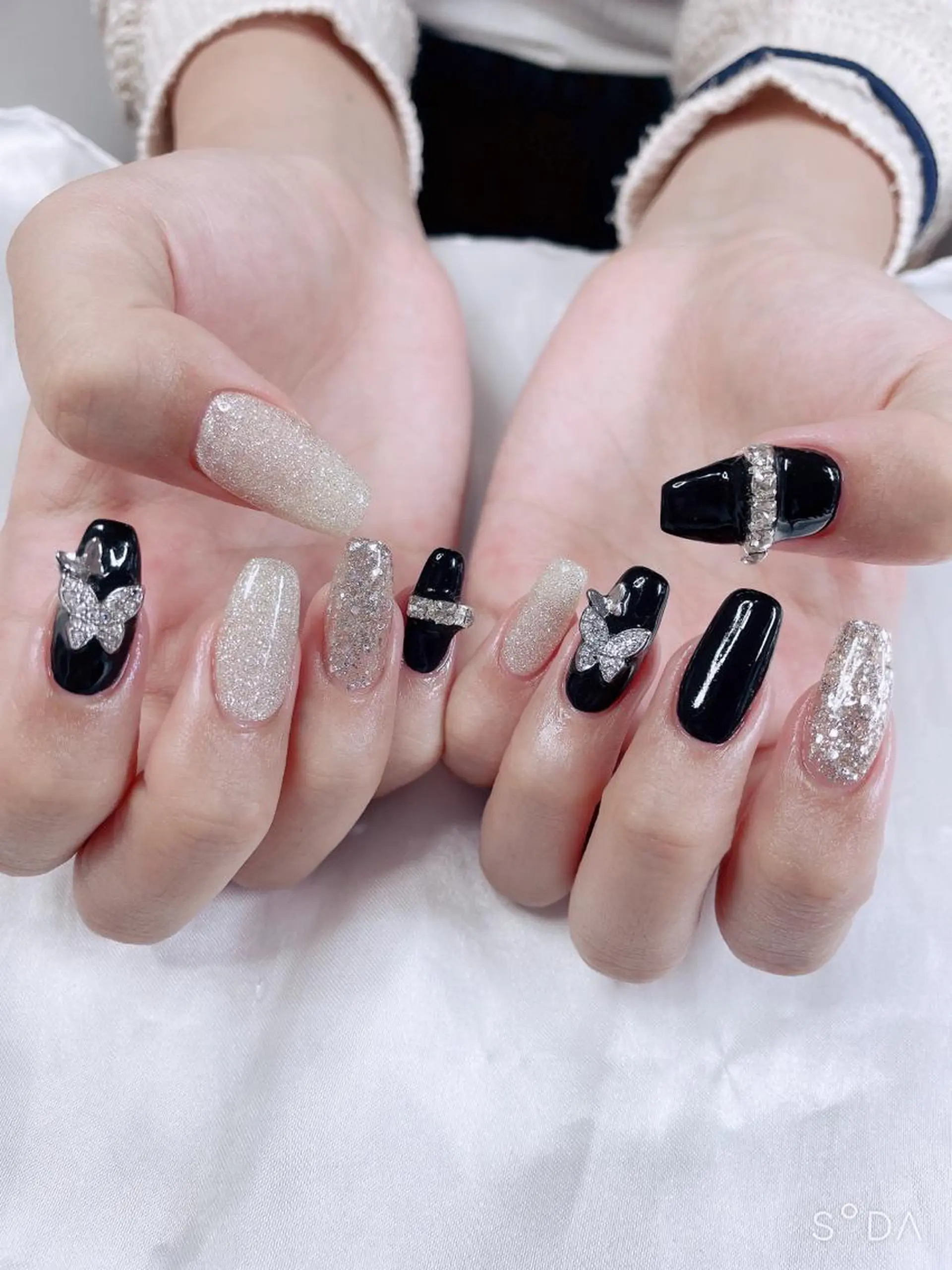 ネイル キラキラネイル 韓国ネイル ワンホンネイル ハンドネイル うにゃねいる🌷 Mayaのネイルデザイン